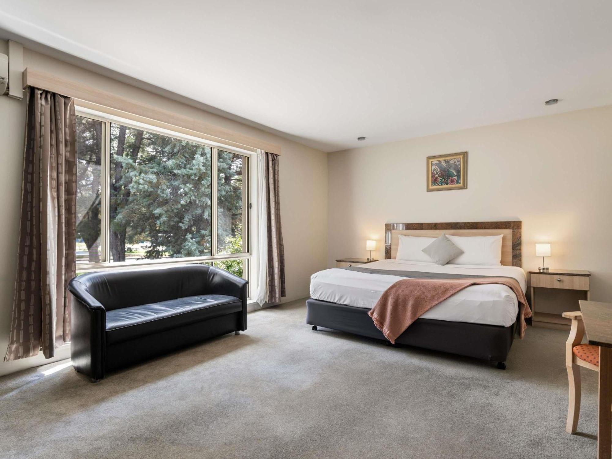 Deluxe Queen Room