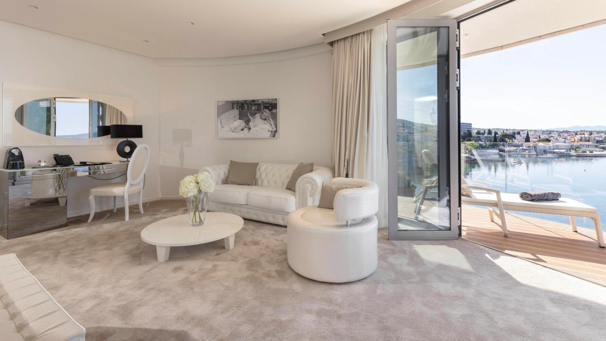 Suite Deluxe con balcón y vistas al mar