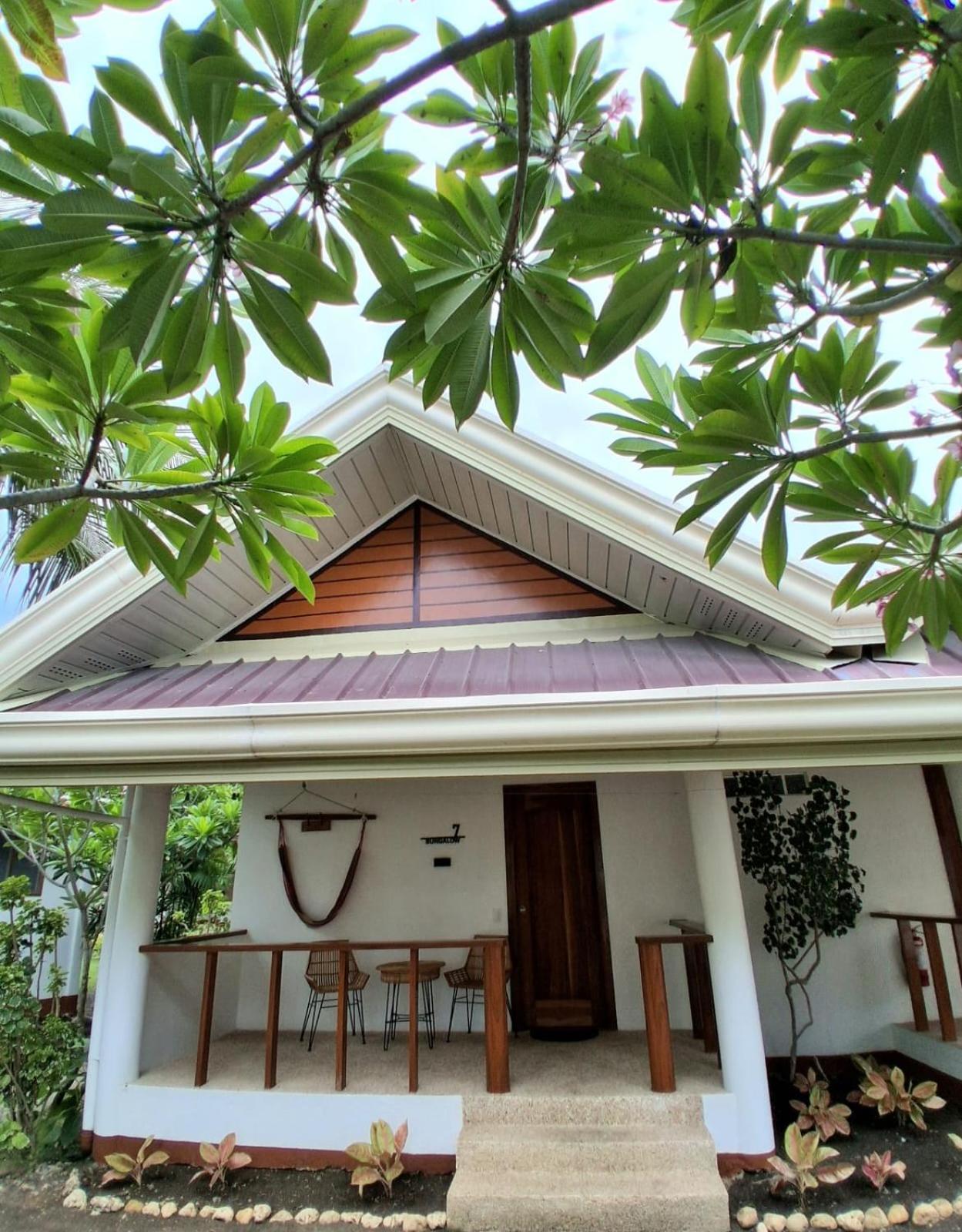 Bungalow Garden View