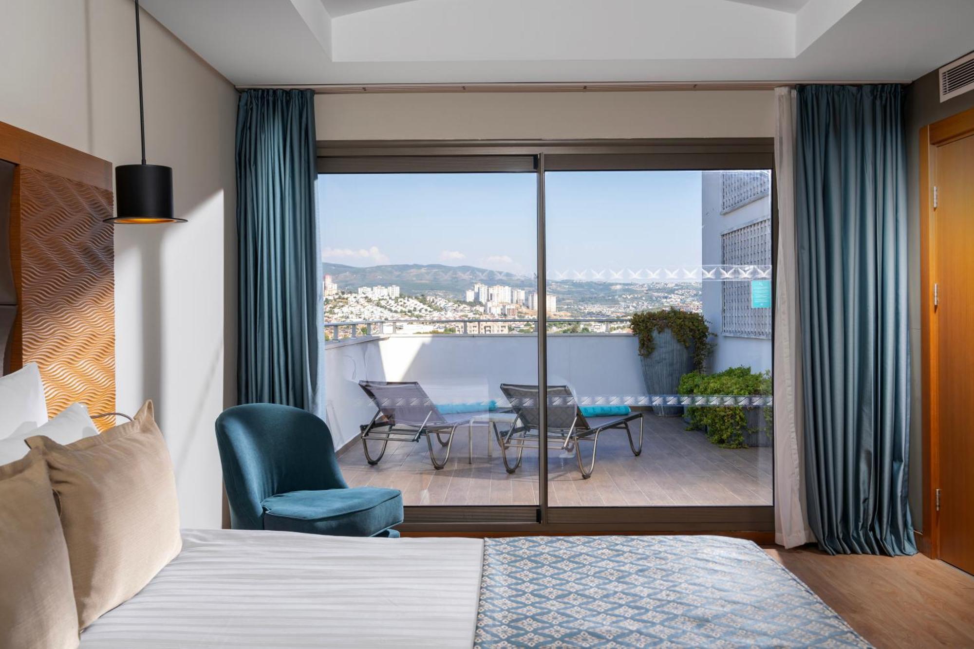Standard Suite Partial Sea View