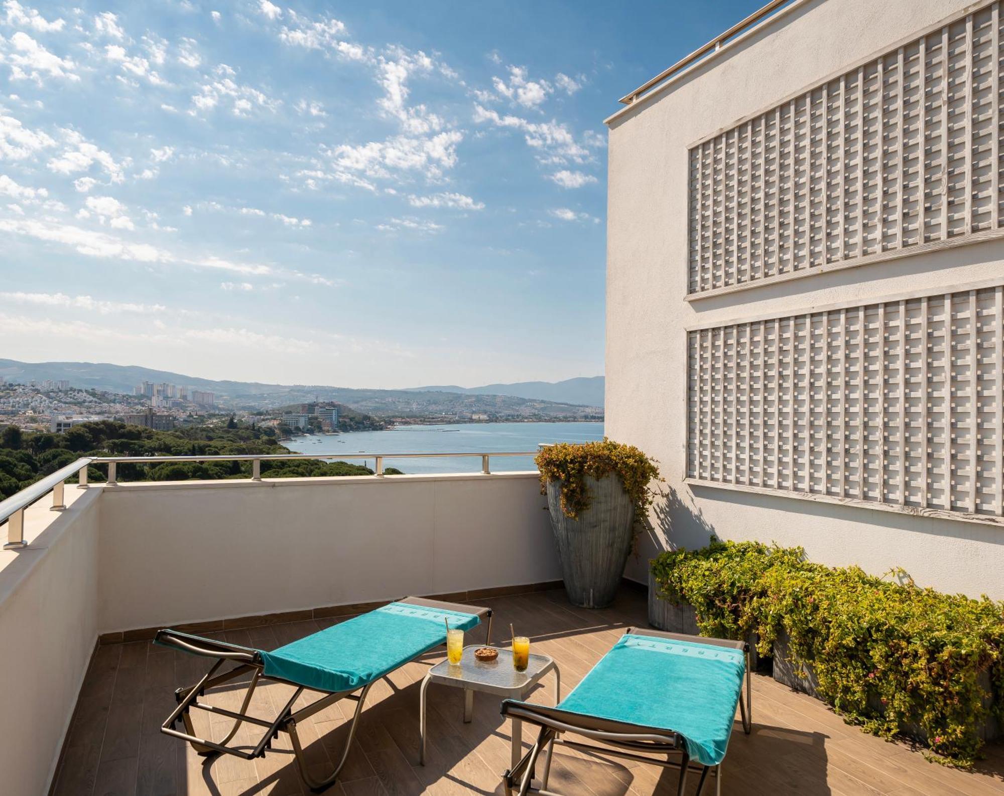 Standard Suite Partial Sea View