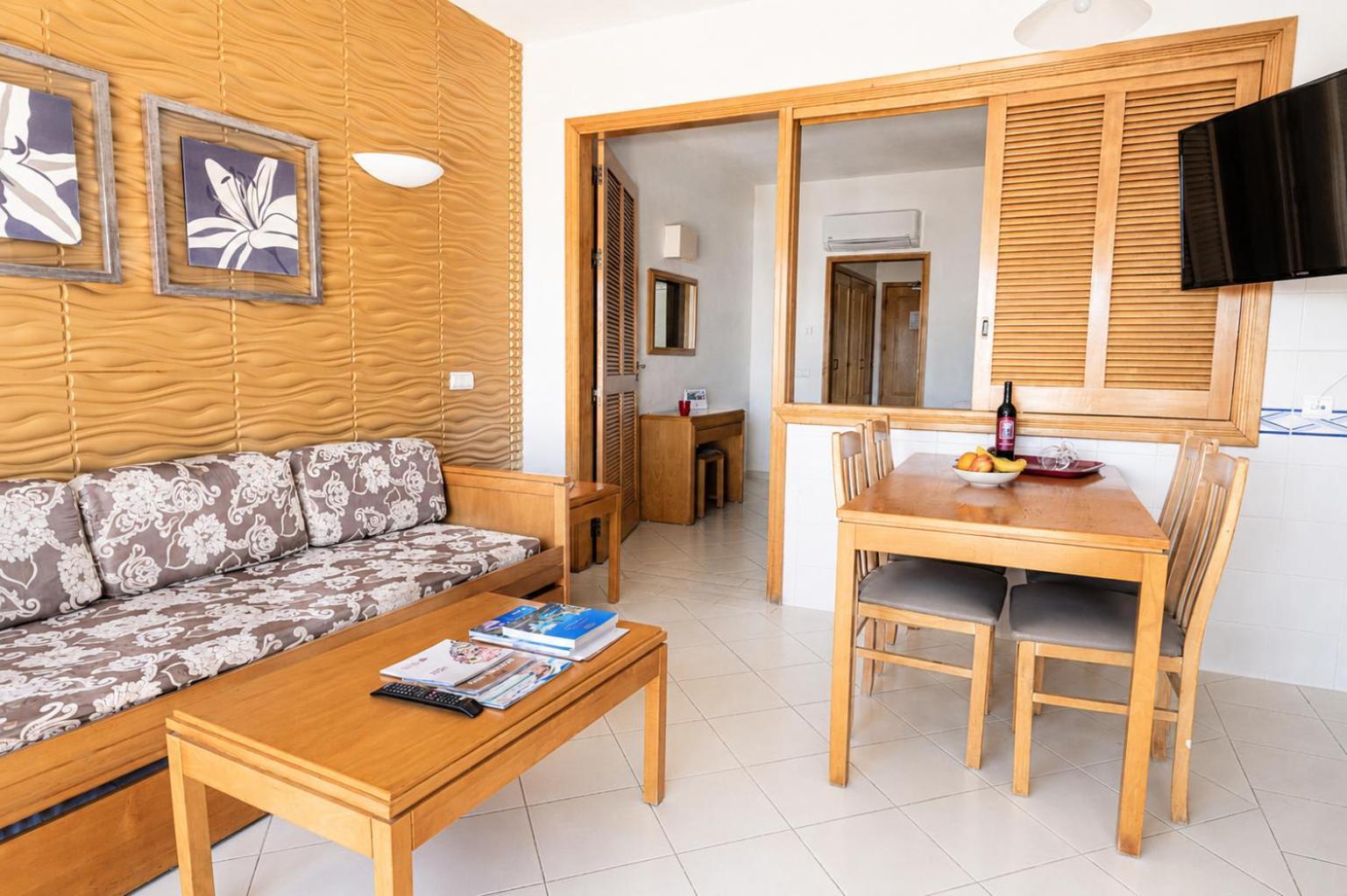 One-Bedroom Junior Club