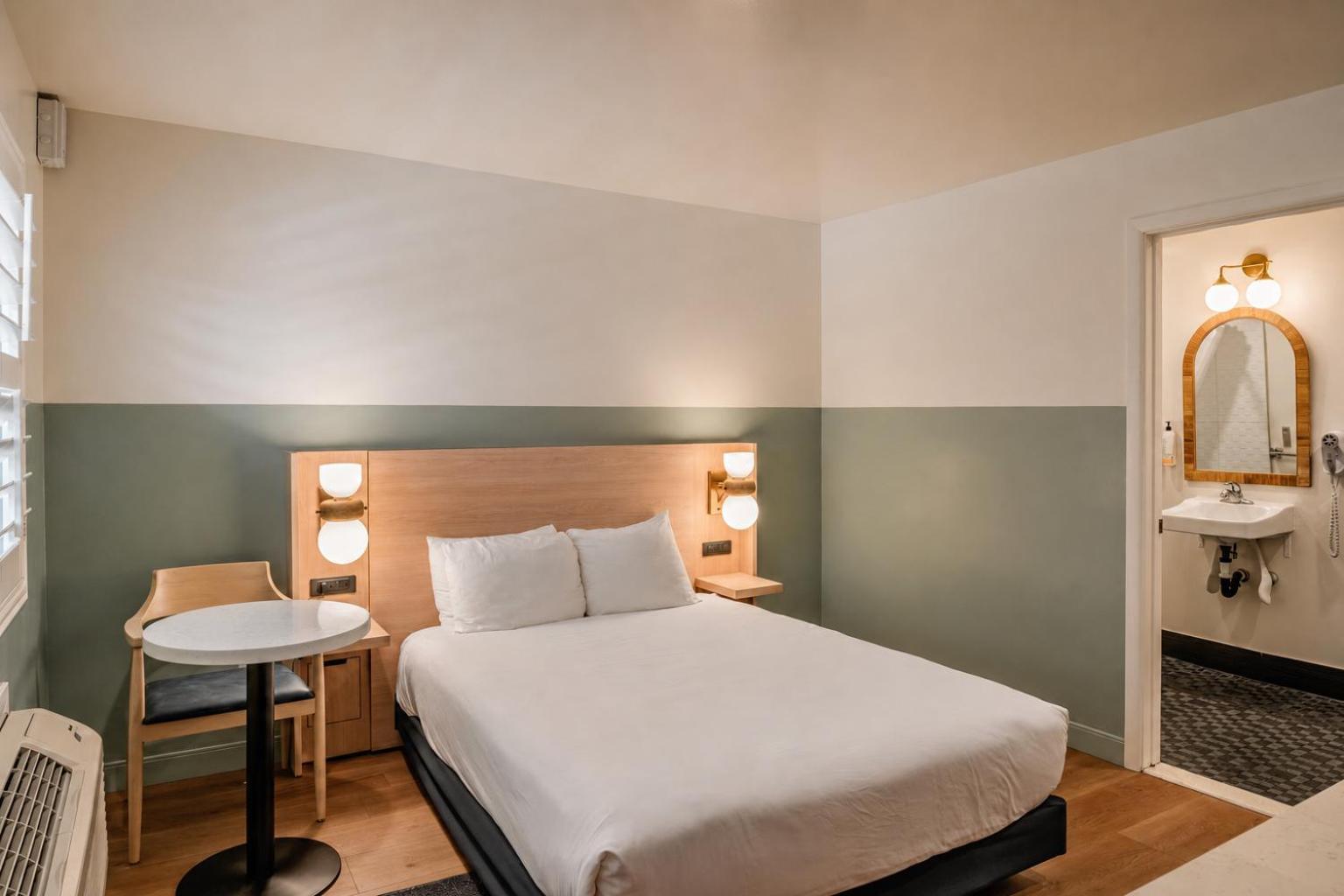 Kamer met Queensize Bed - Geschikt voor Gasten met een Lichamelijke Beperking