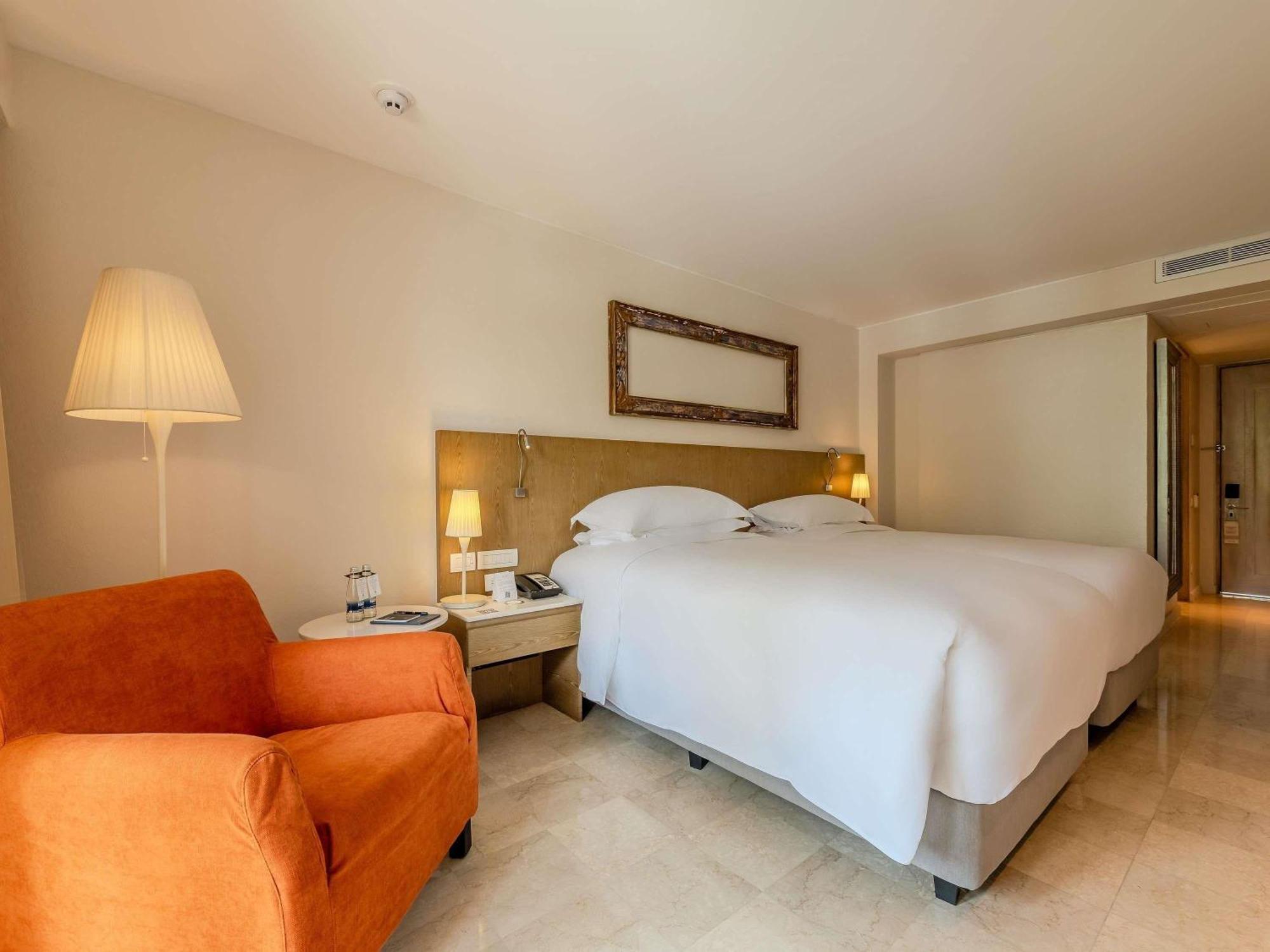 Superior Kamer met Balkon en Uitzicht op het Zwembad