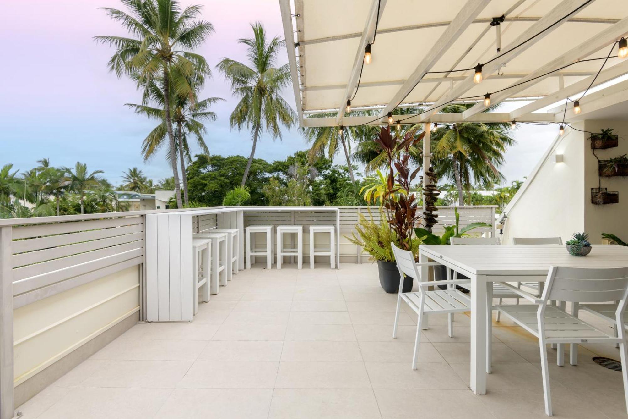Three-Bedroom Apartment with Balcony and two Bathrooms