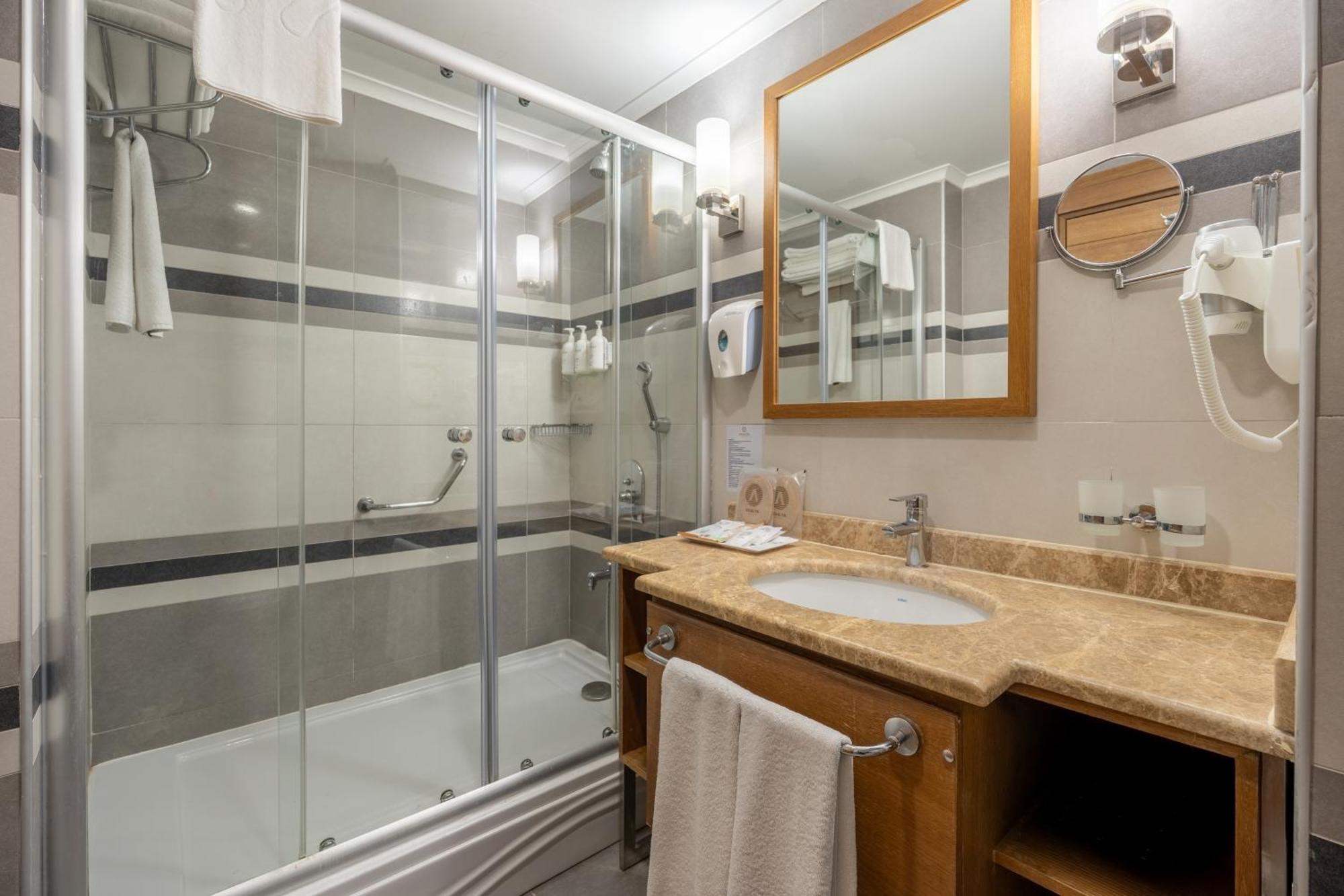 Double or Twin Room Land View