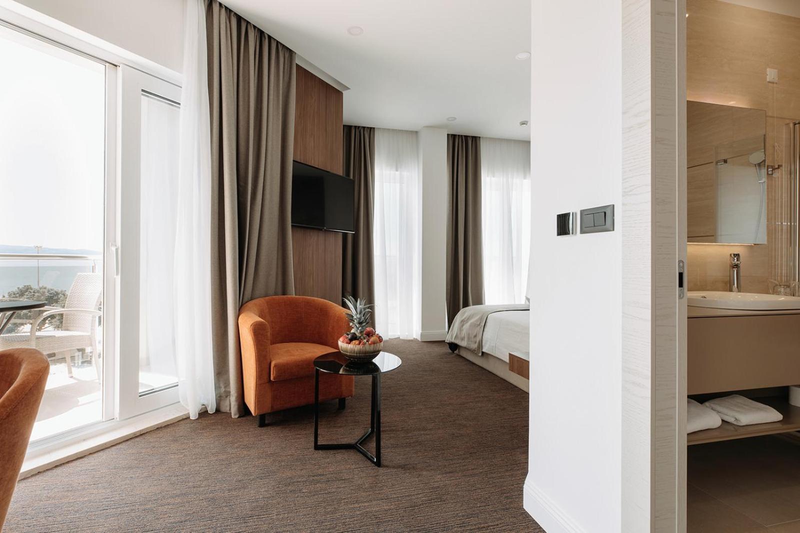 Deluxe Double Room Balcony Partial Sea View
