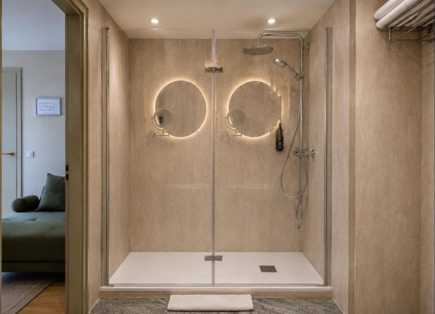 Urban Triple Room