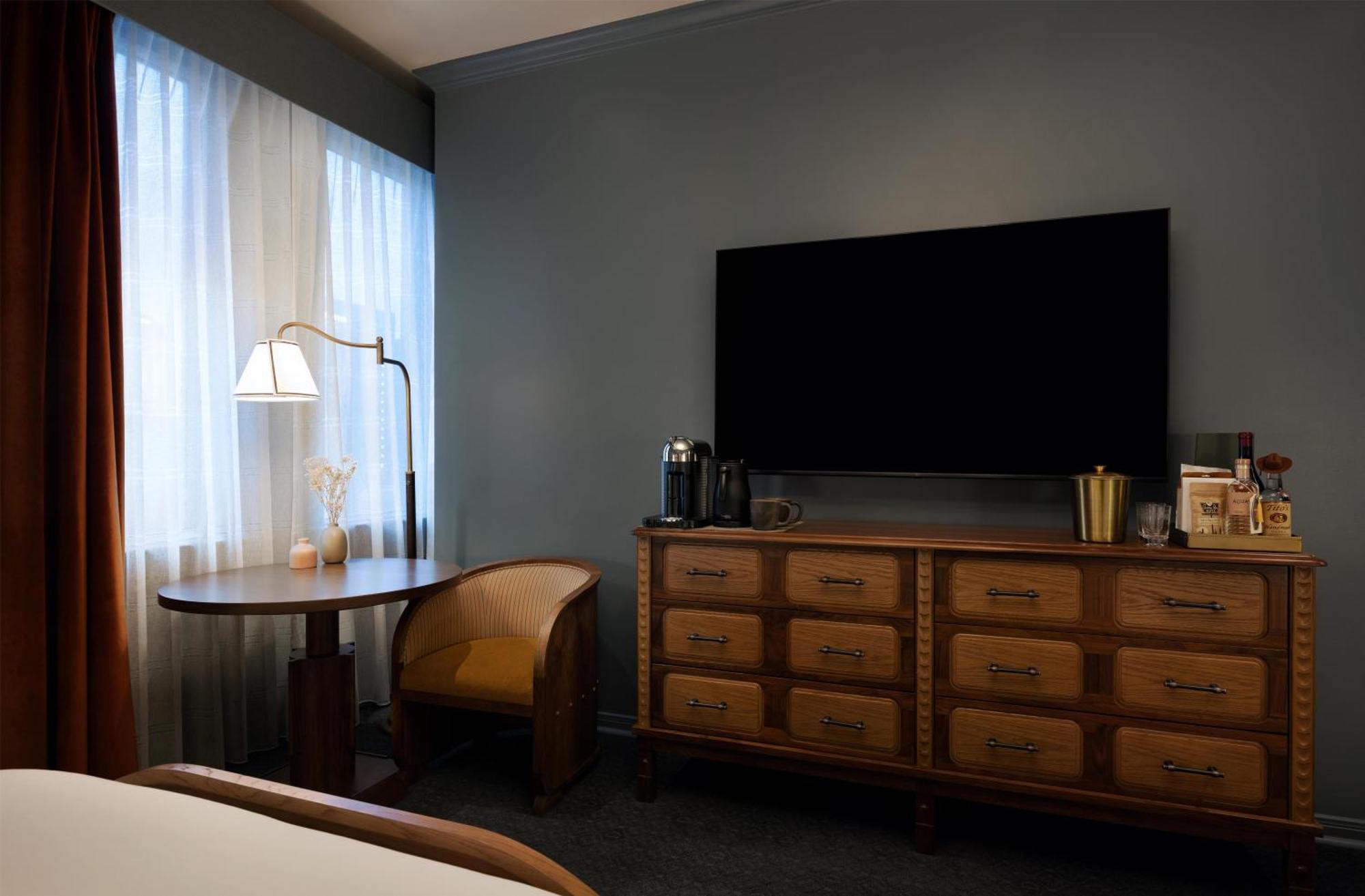 Queen Room with Two Queen Beds with Accessible Tub - Disability Access