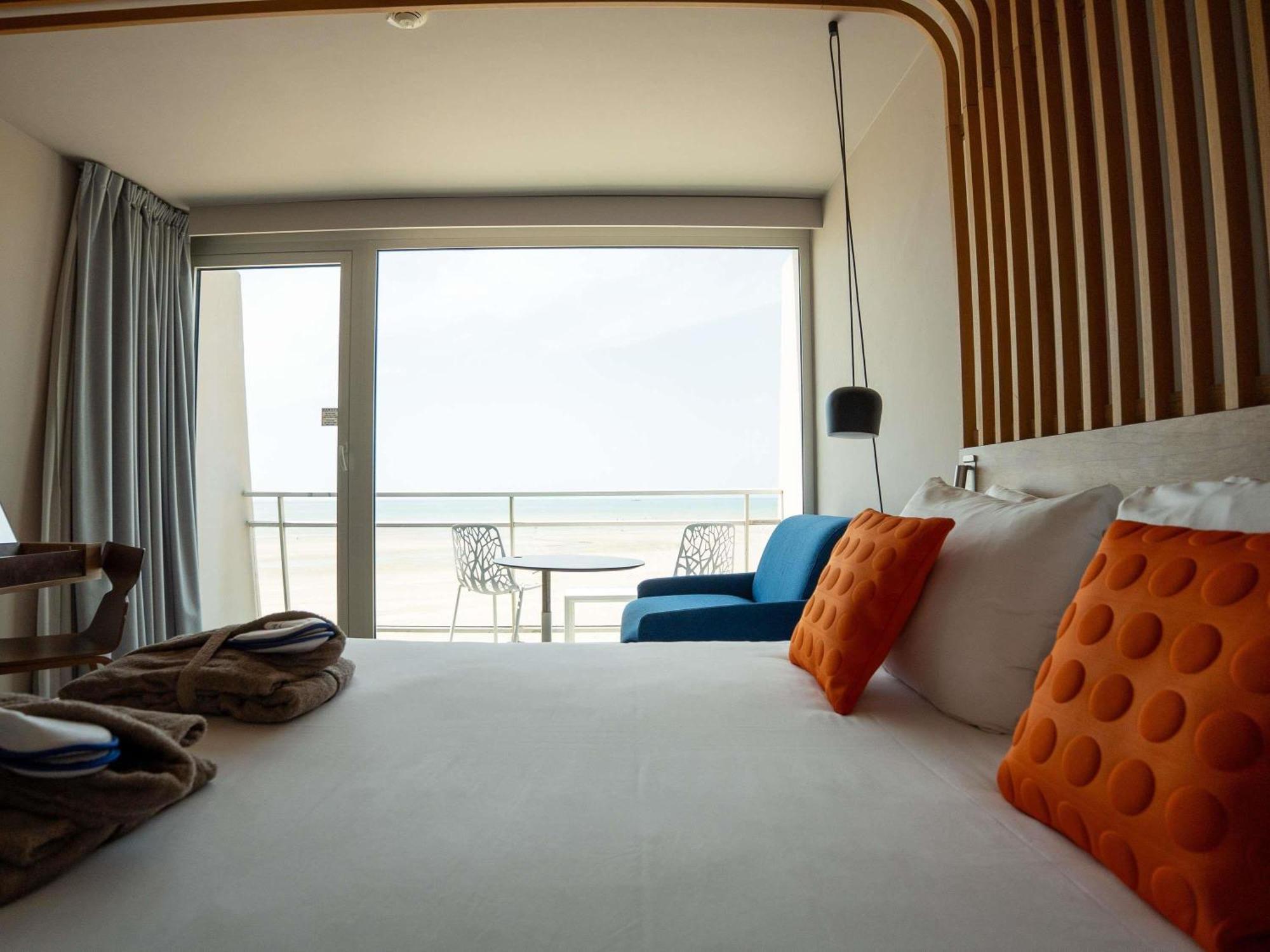 Superior Double Room with Sofa Bed, Balcony and Sea View