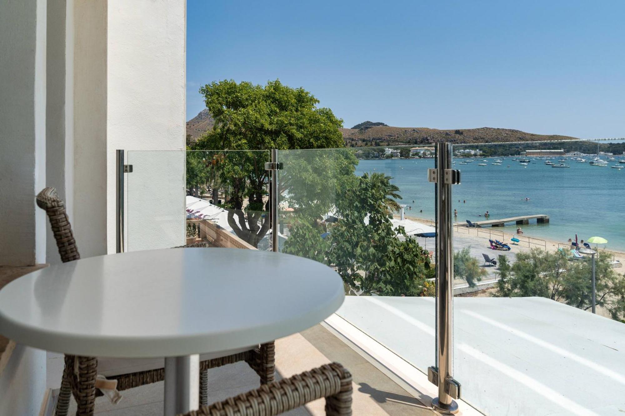 Zweibettzimmer mit Meerblick und Balkon