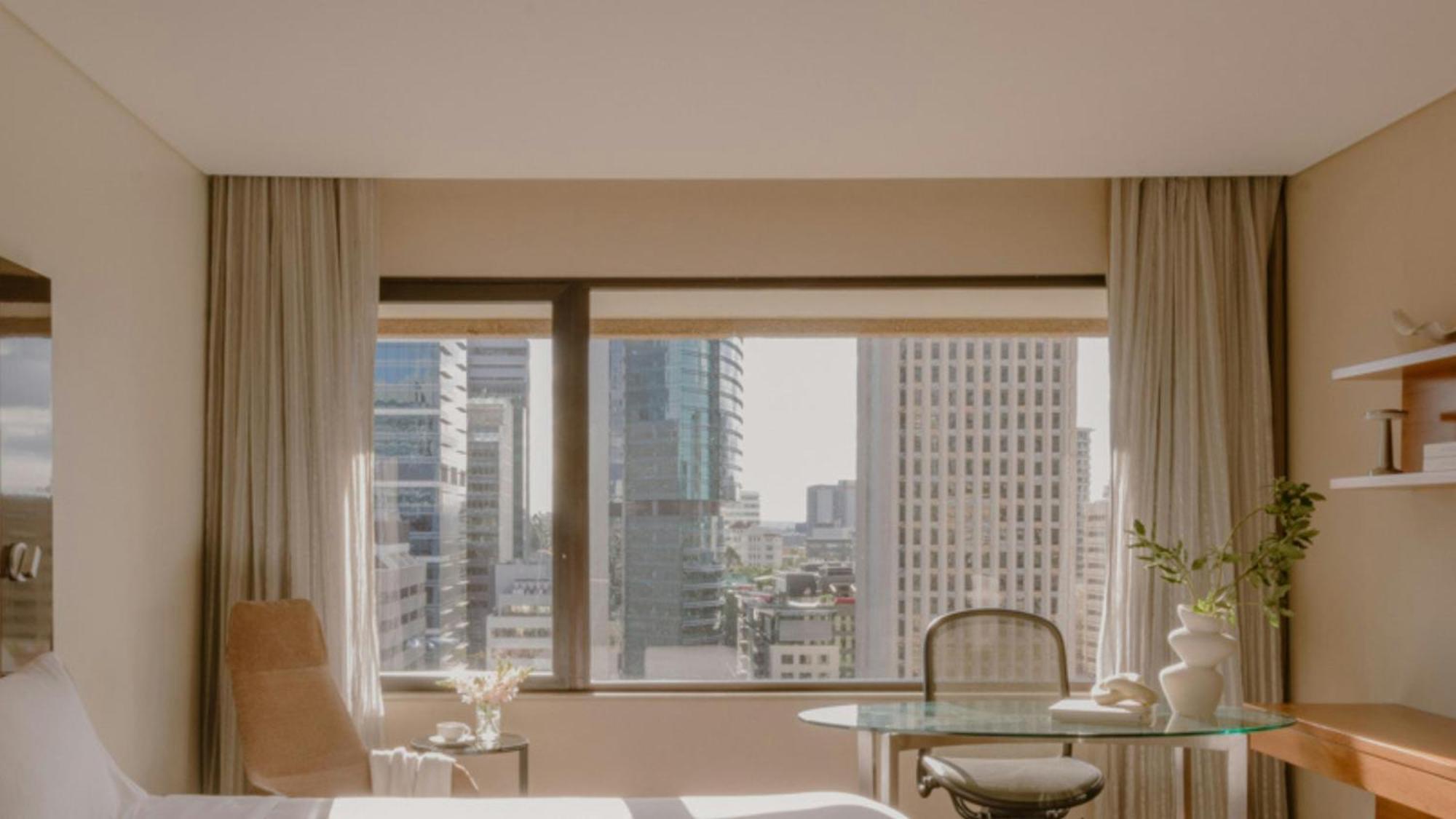 Classic Double Room with Lounge Access - High Floor