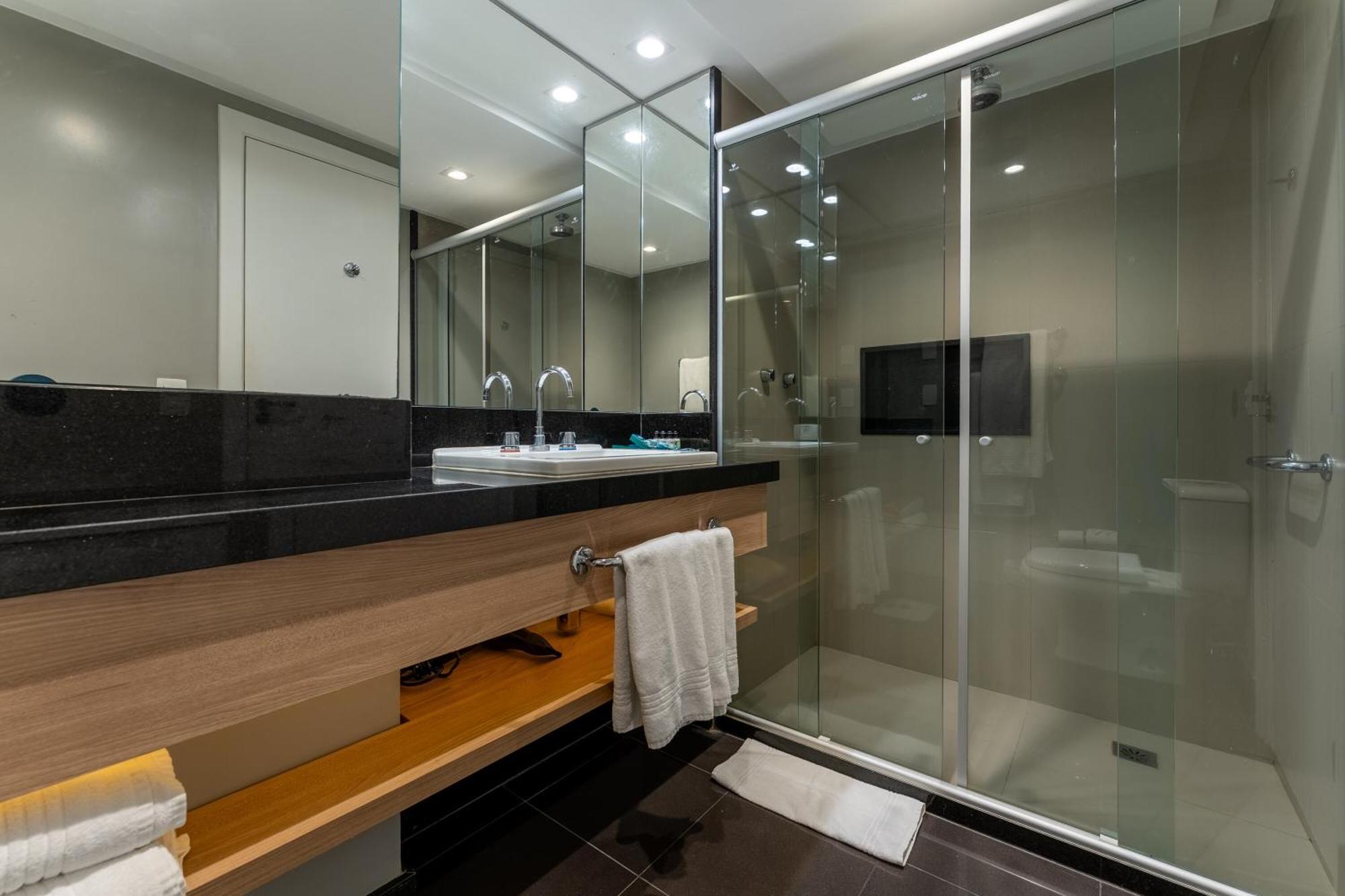 Premium Room with 2 double beds and sea view