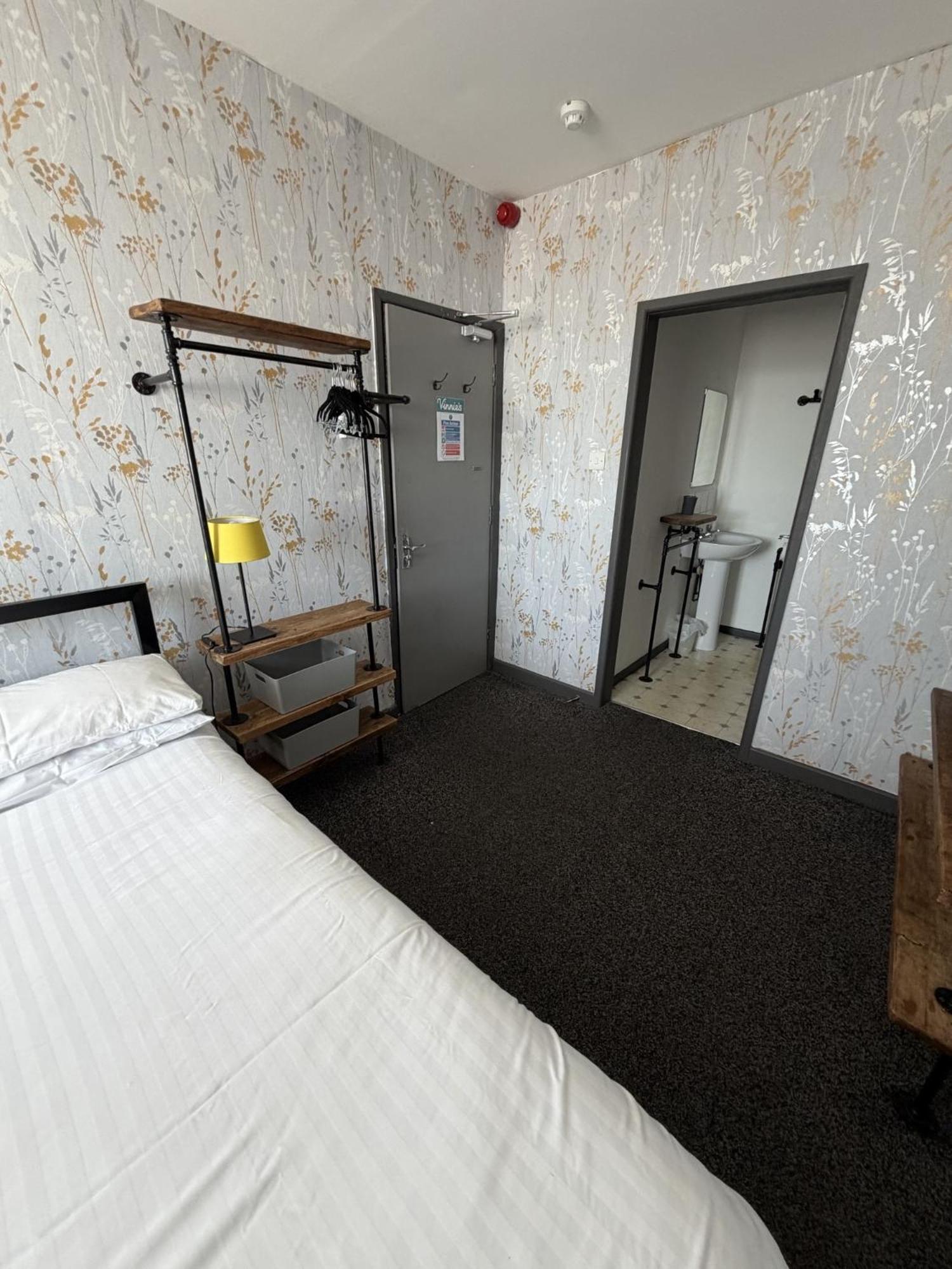Double Room Private Bathroom