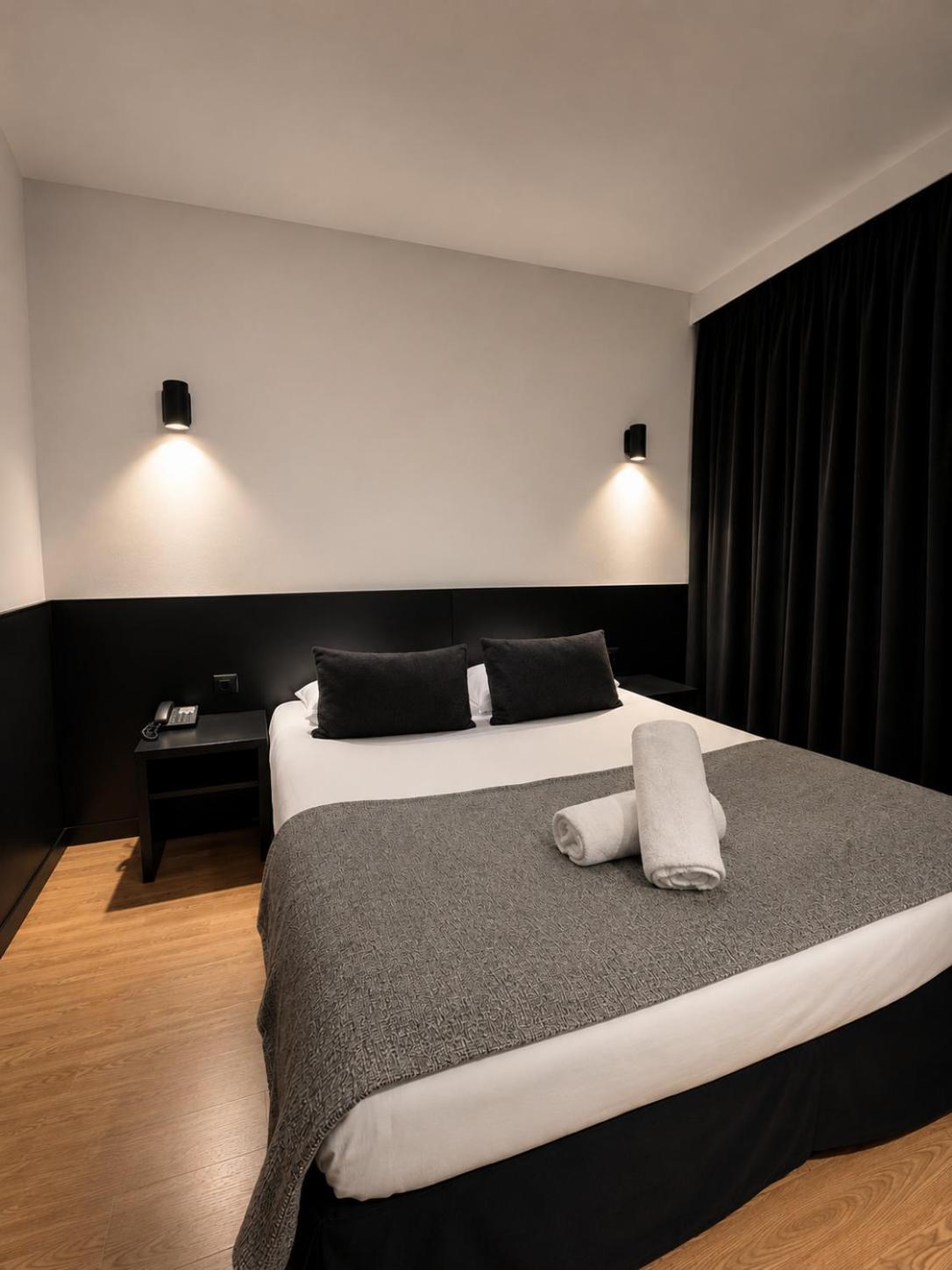 Classic room with Balcony and City view (lift)