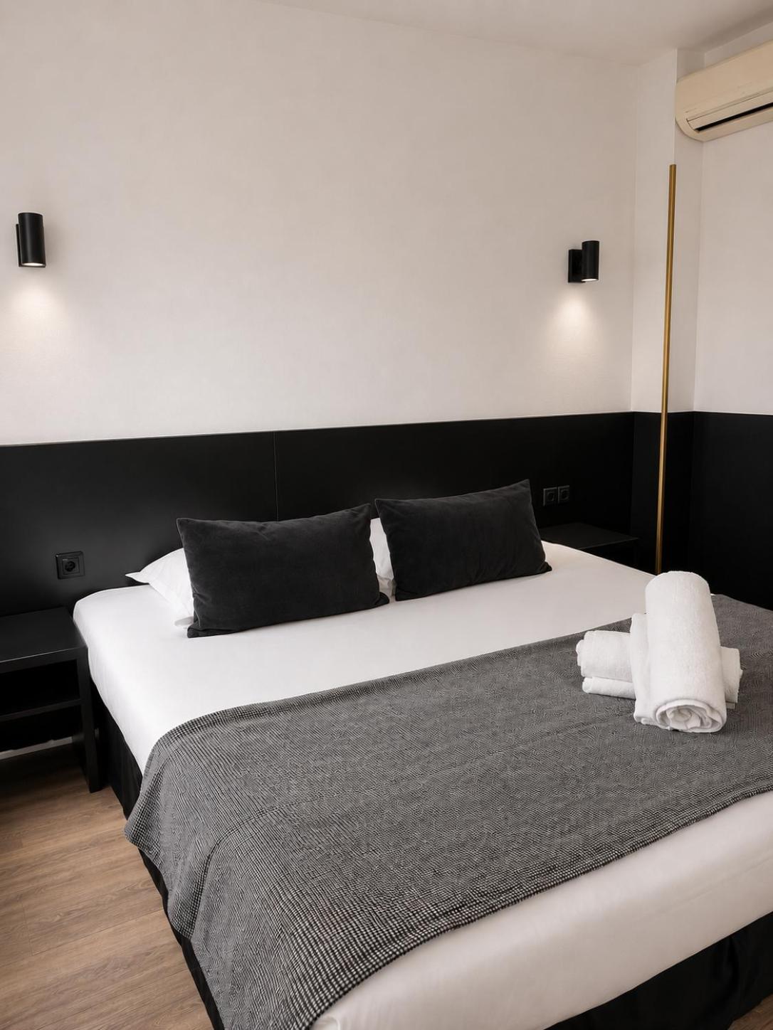Superior Room with Balcony and City View (lift)