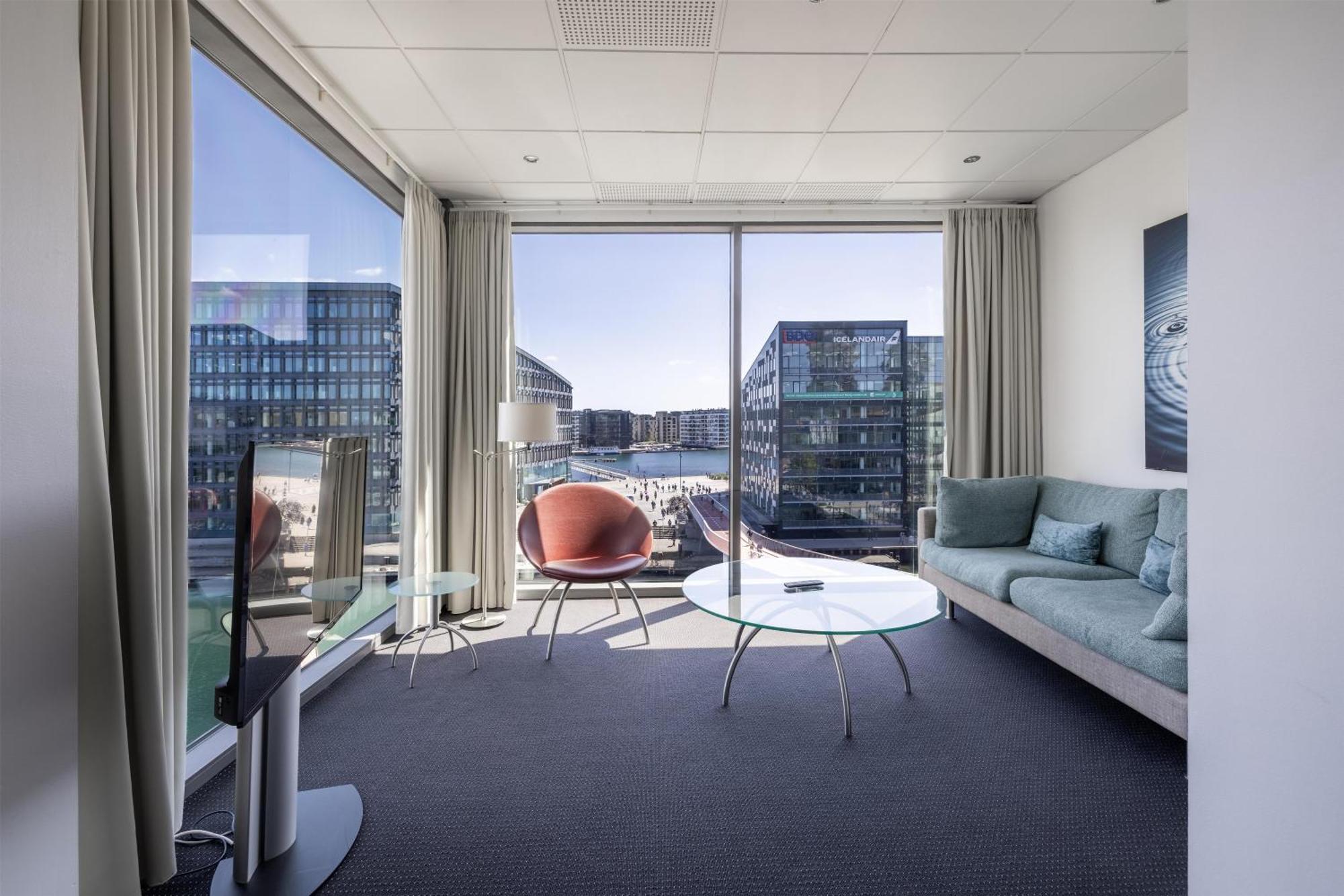 Suite w or Canal View & Lounge access