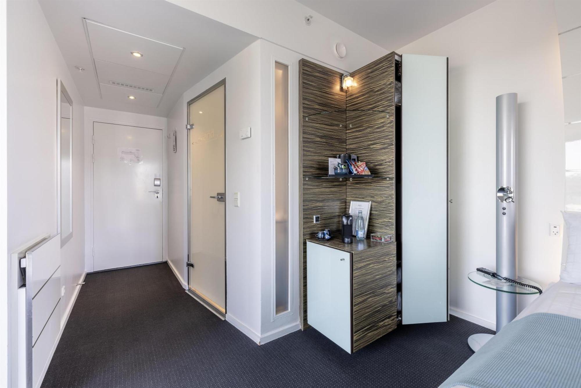 Suite w or Canal View & Lounge access