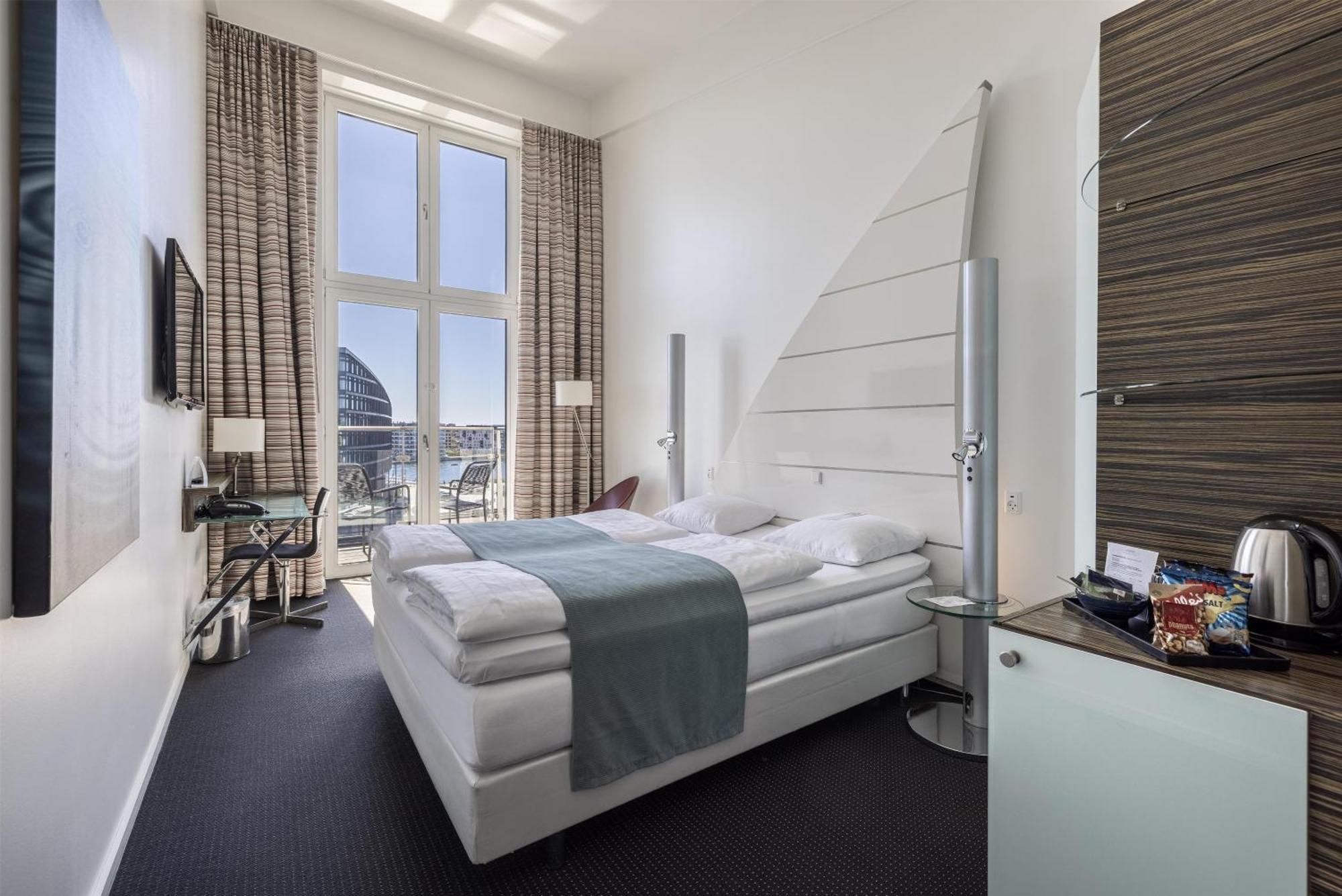 Executive w or Balcony Canal View & Lounge