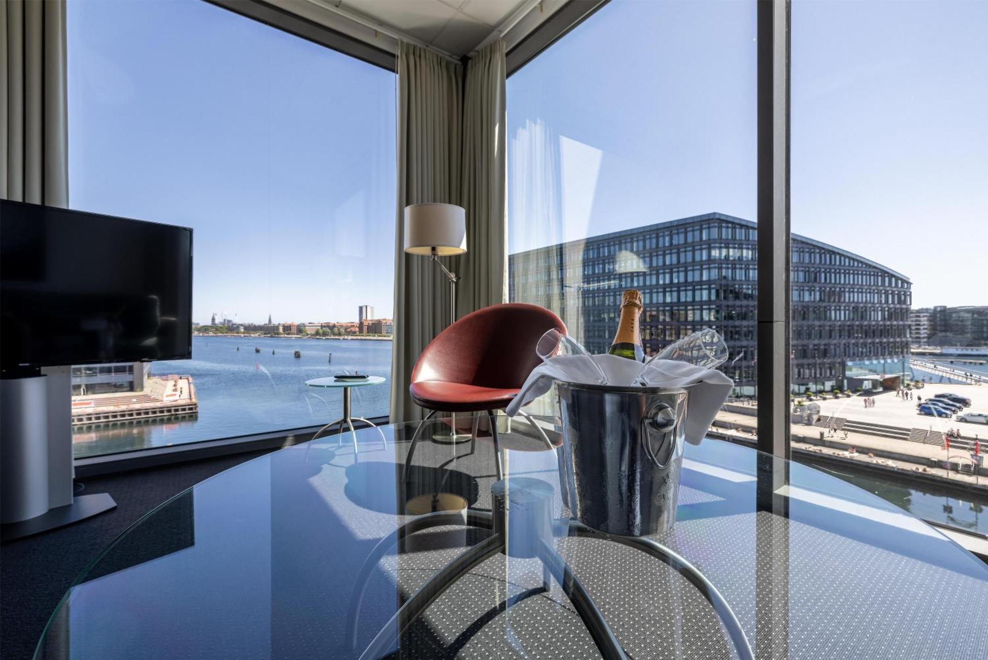 Suite w or Canal View & Lounge access