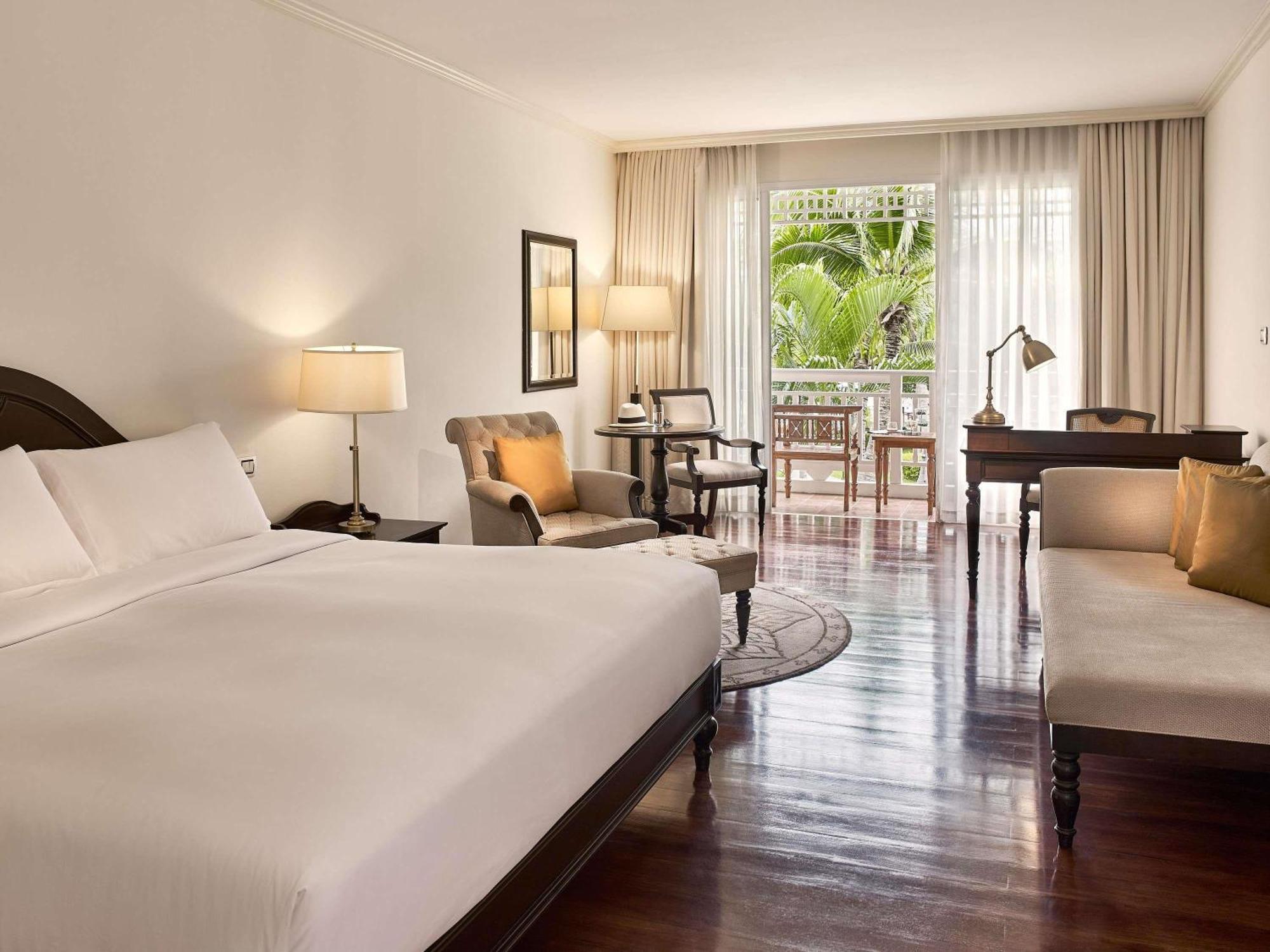 Luxury King Room Pool Garden View