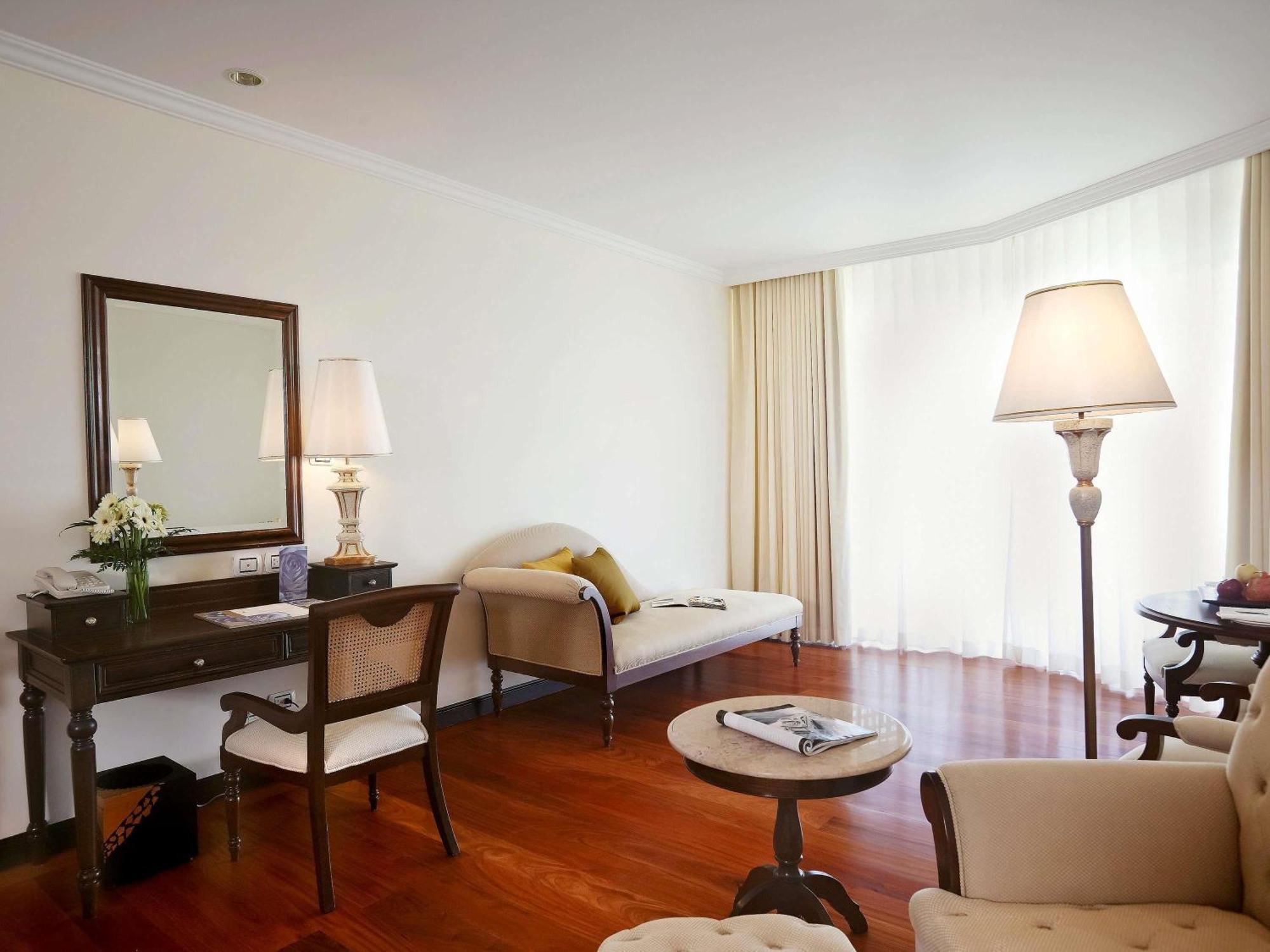 Luxury King Room Pool Garden View