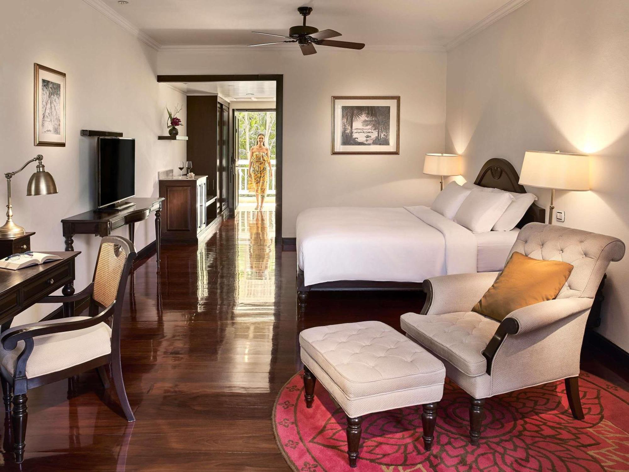 Superior Room King Bed Balcony