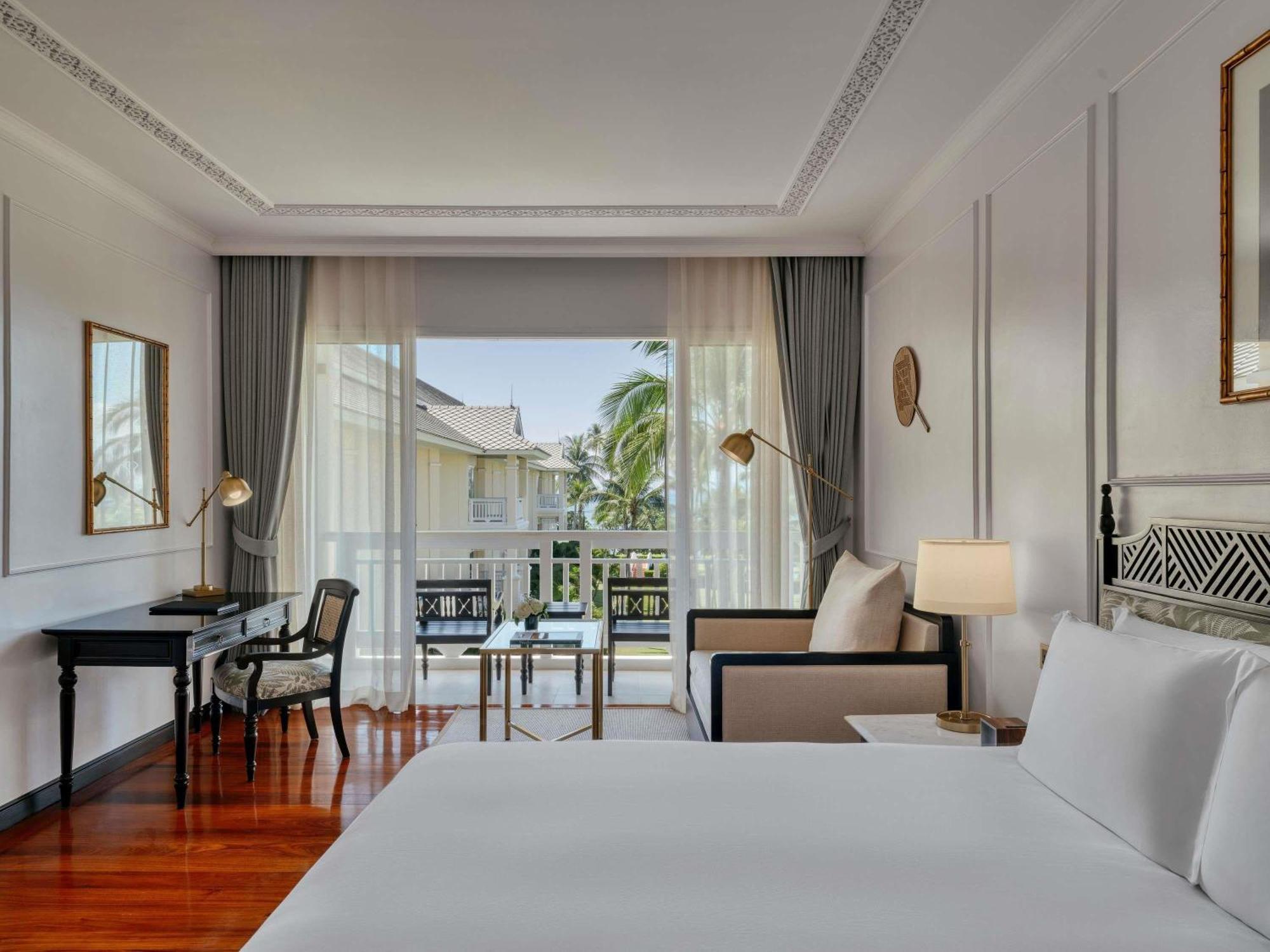 Signature King Room Private Balcony