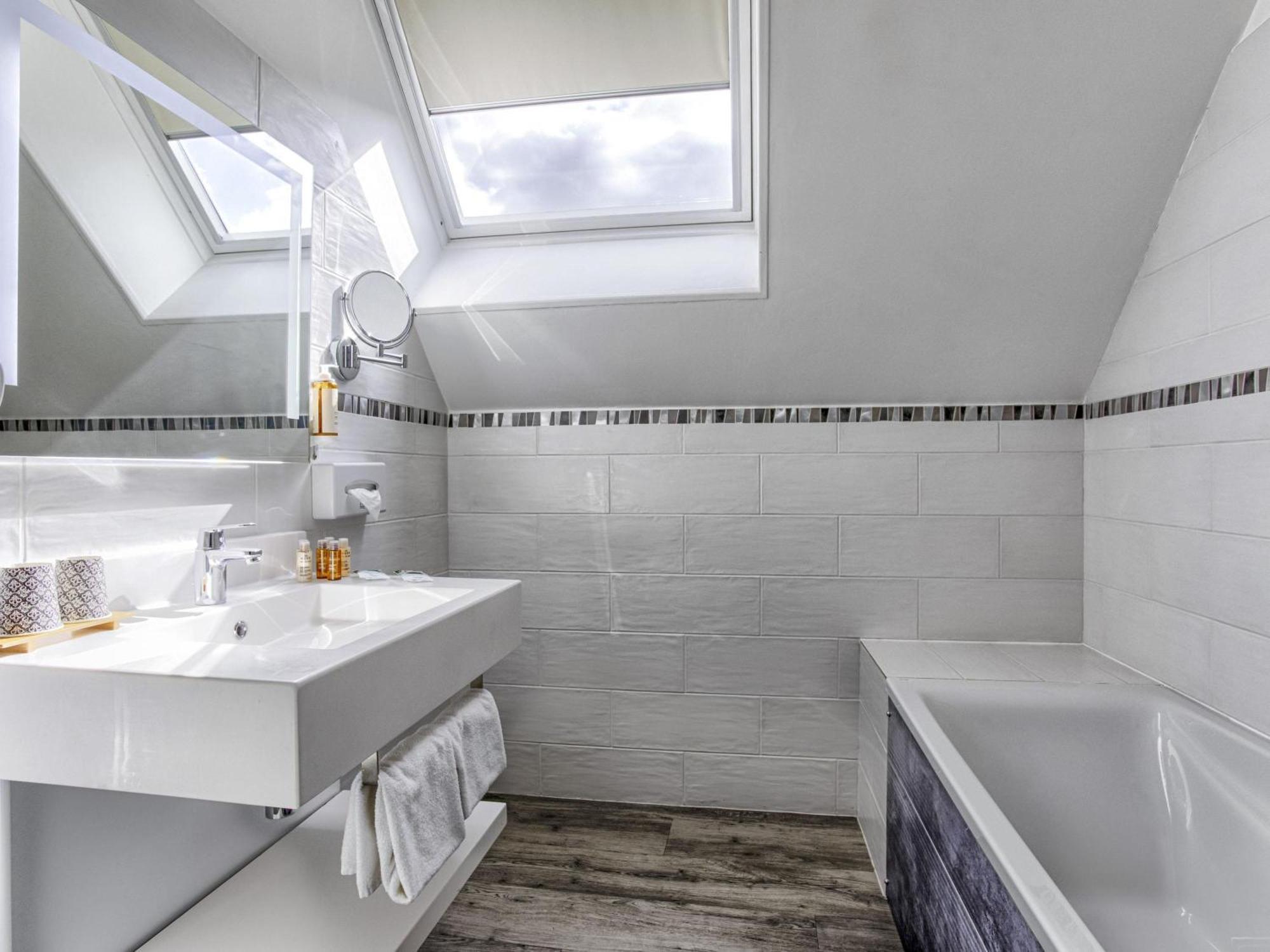 Privilege Suite One Double Bed One Sofa Bed