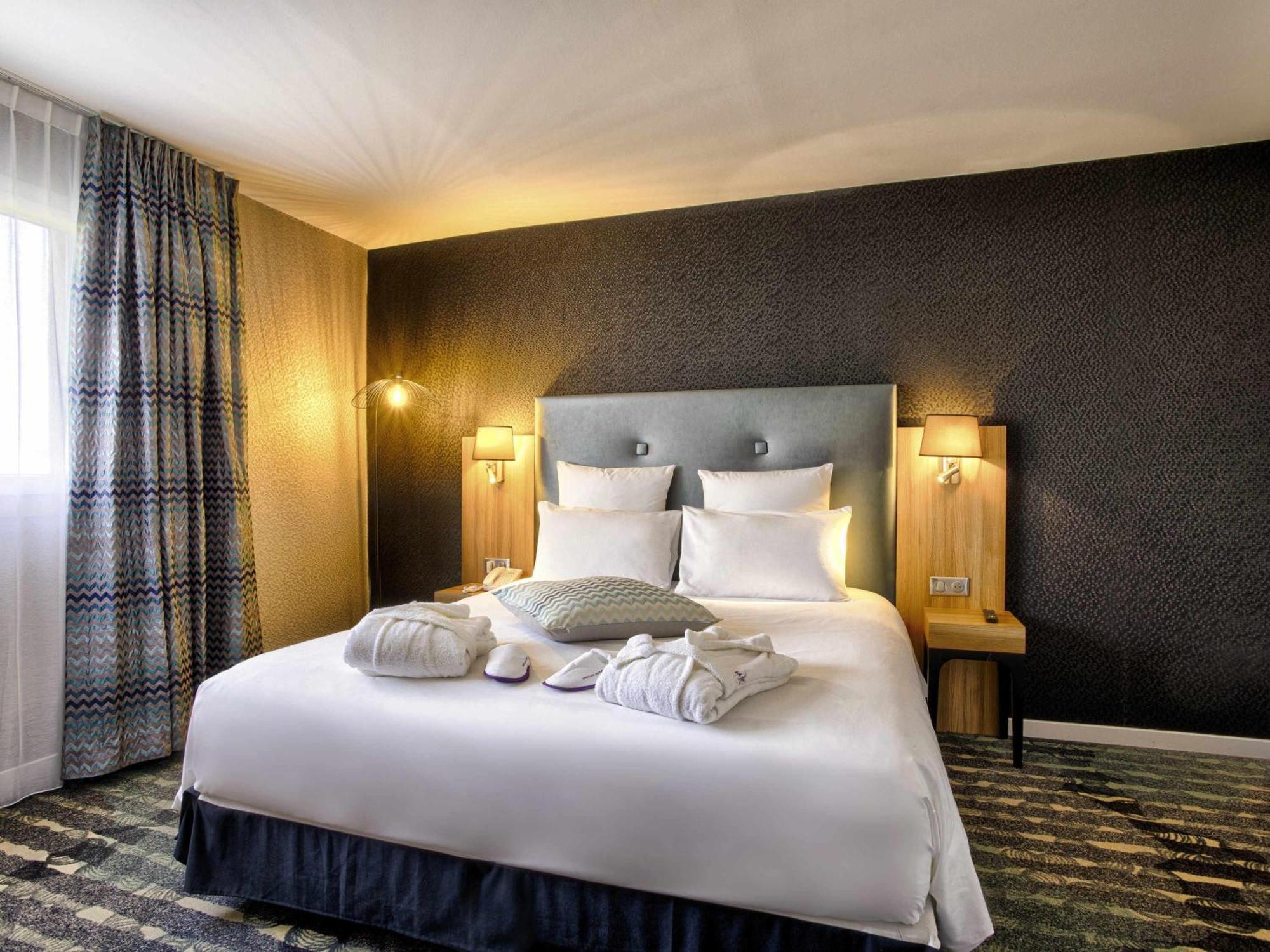 Privilege Suite One Double Bed One Sofa Bed