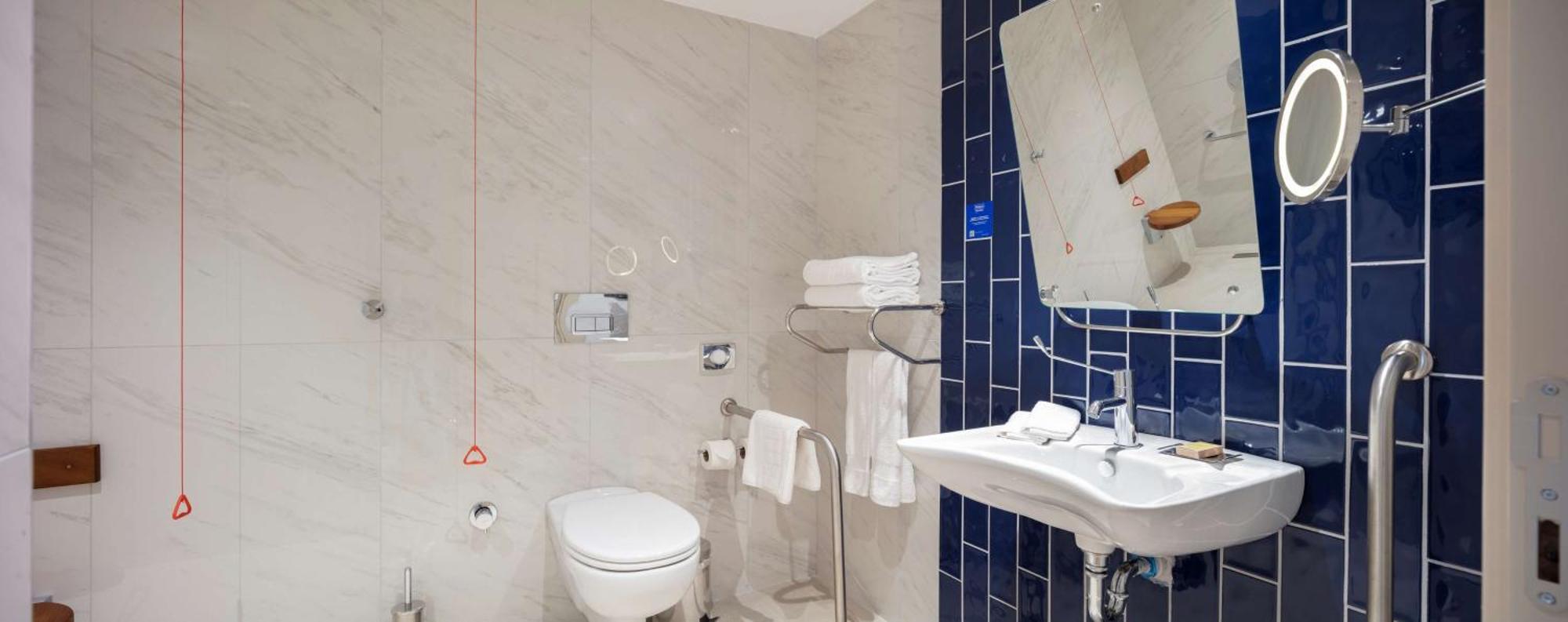 Habitación con cama extragrande - Adaptada para personas de movilidad reducida