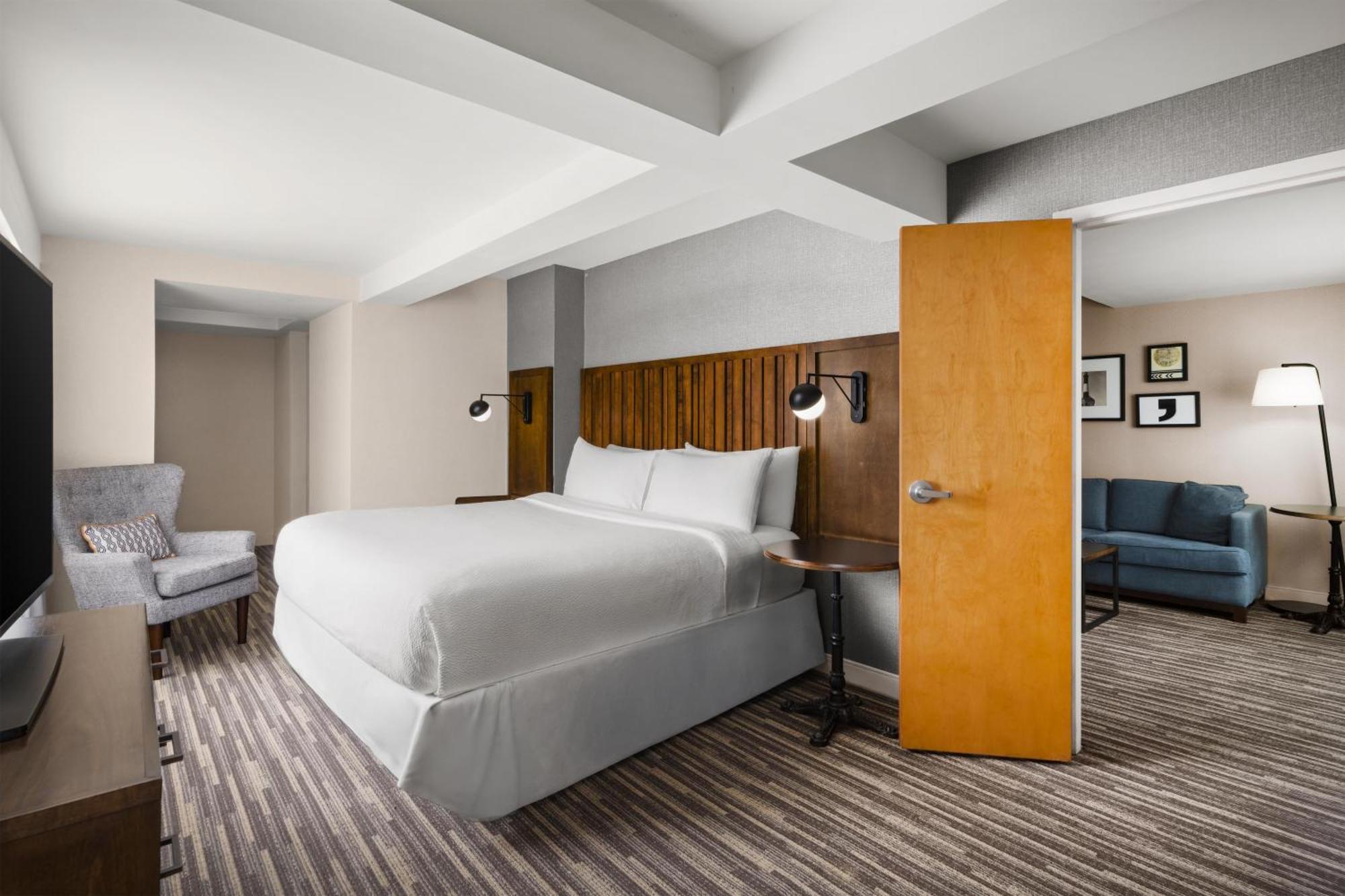 One-Bedroom King Suite with Spa Bath and Shower - Non-Smoking