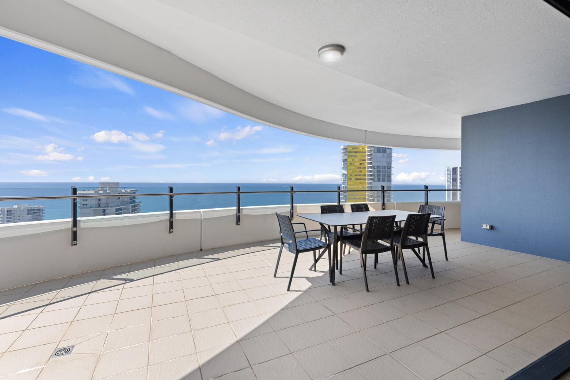Three-Bedroom Sub Penthouse Apartment