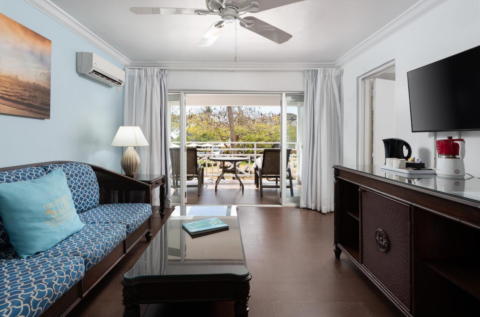 Suite de 1 dormitorio con vistas al jardín