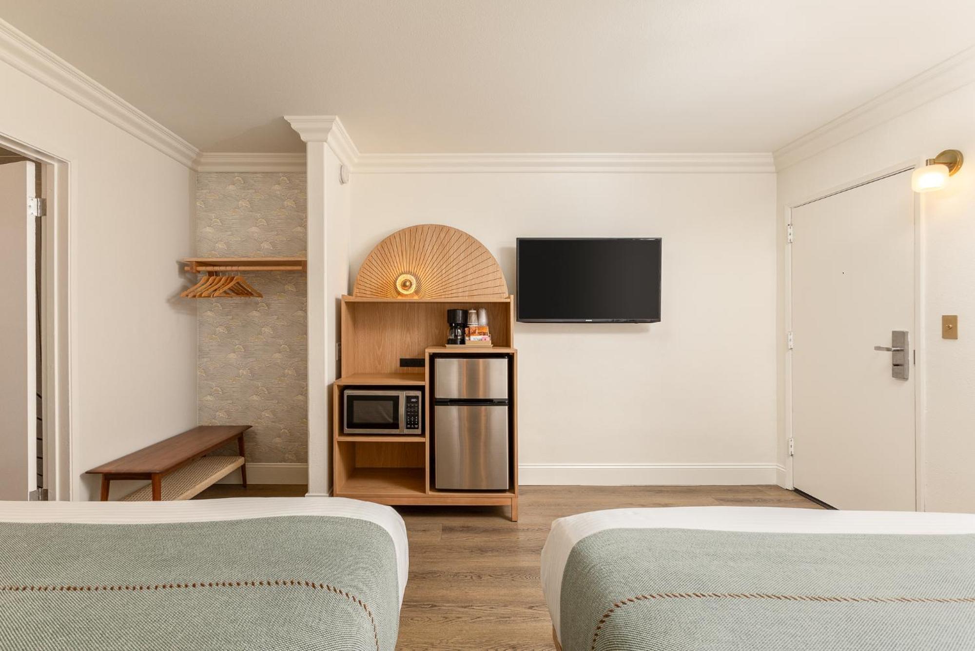 Deluxe Two Queen Room - Renovated