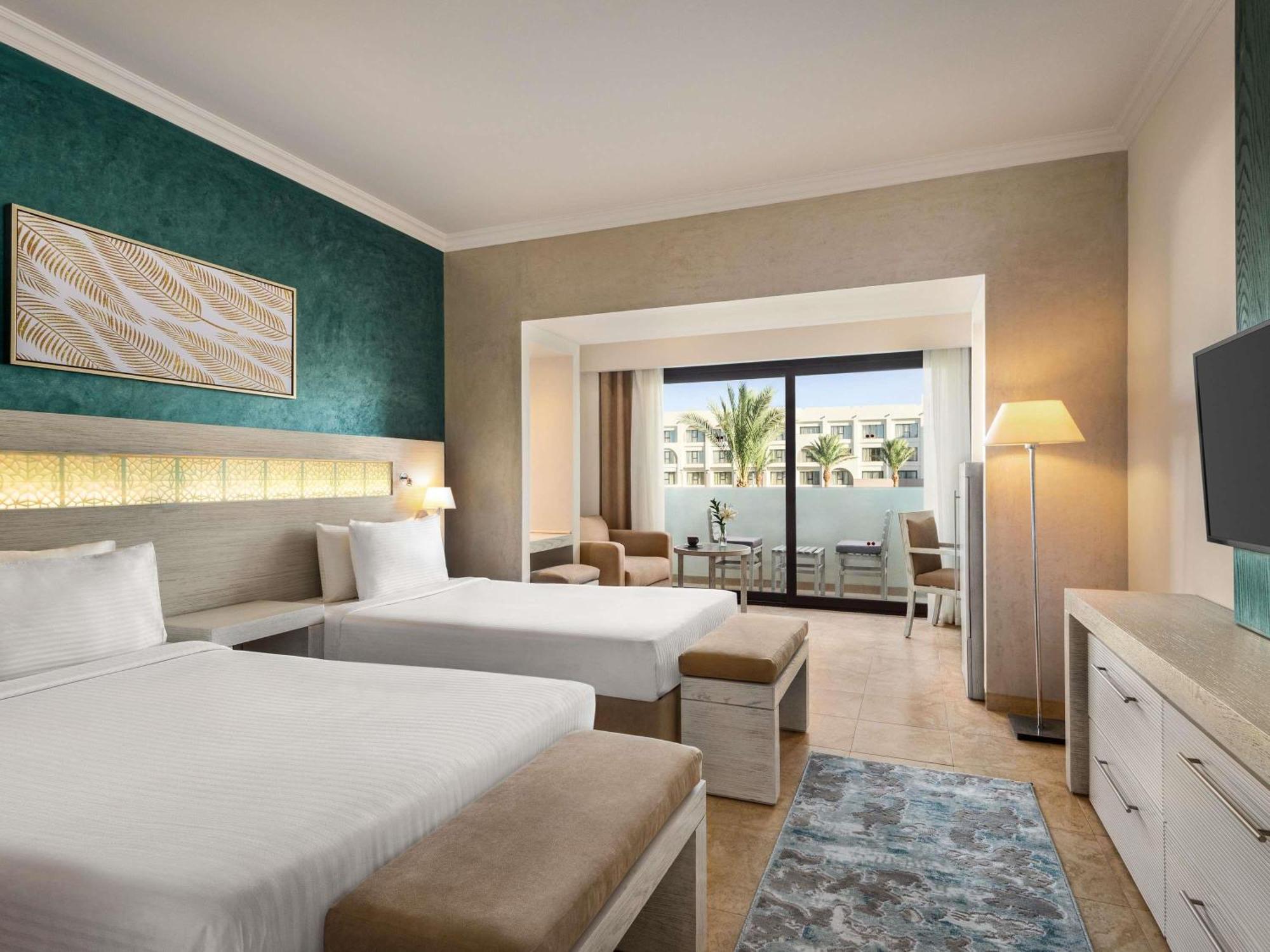 Deluxe Room Two Single Beds Sea View