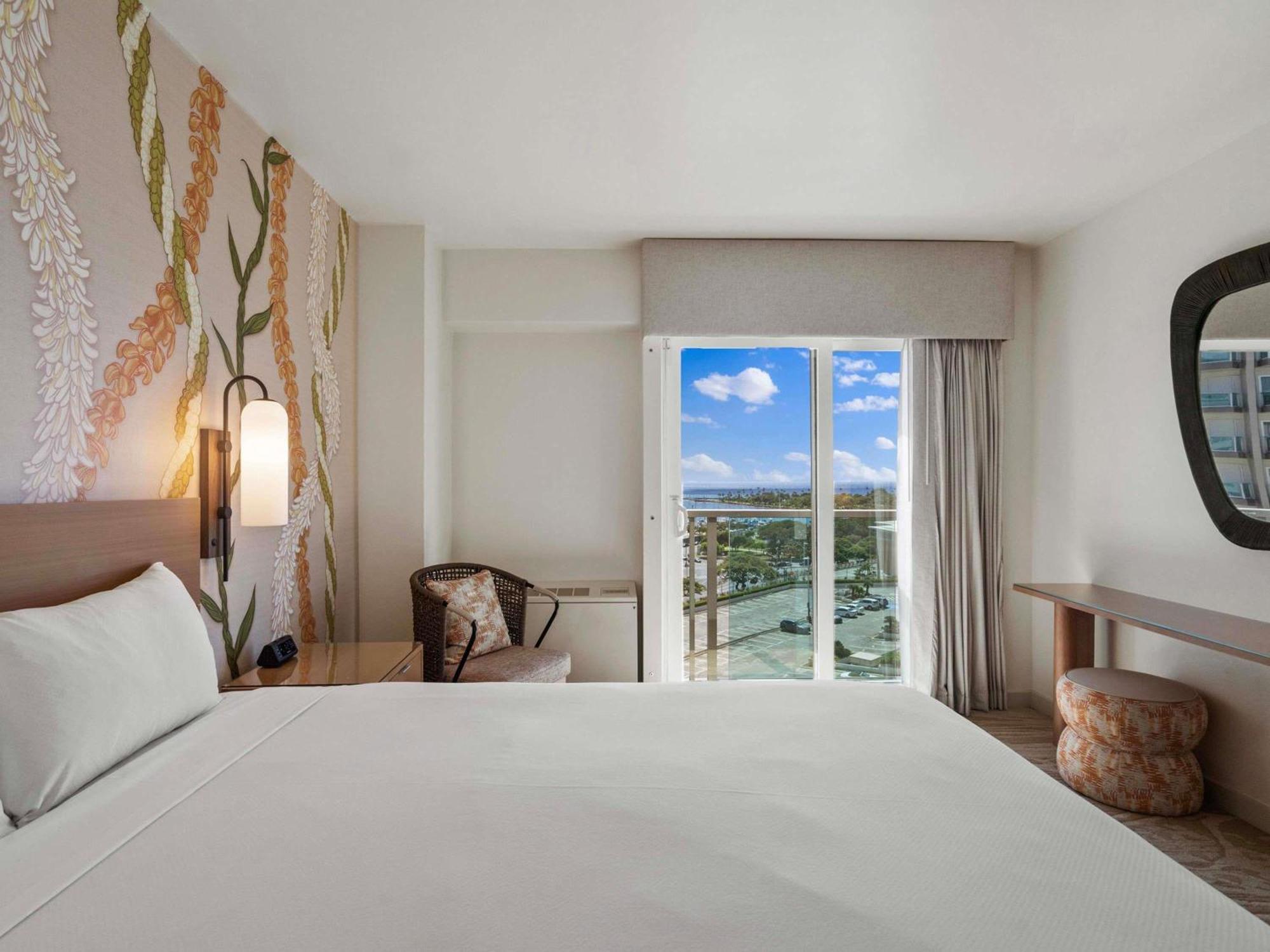Kona Tower Room with Partial Ocean View