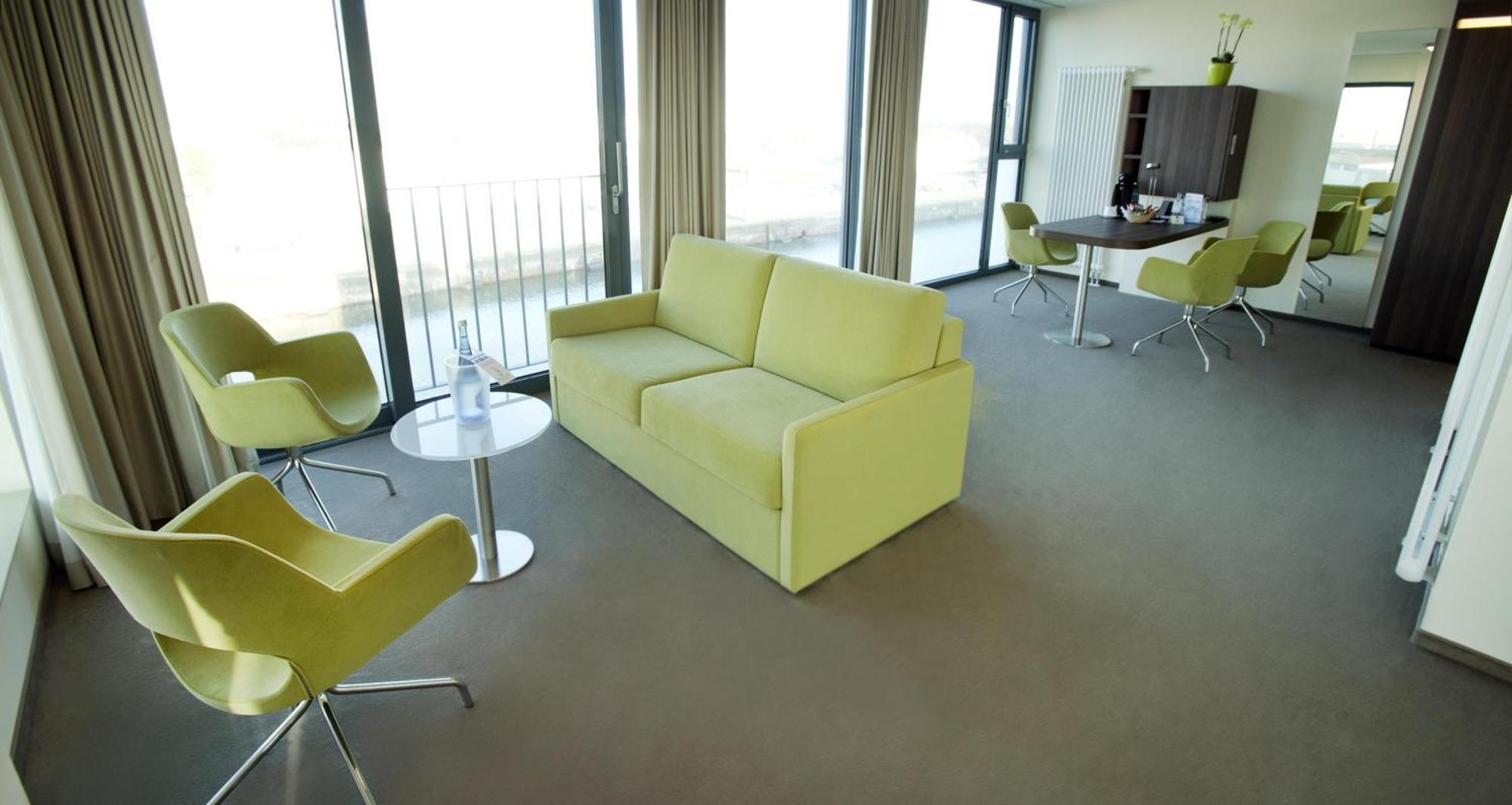 Twin Suite Sofa Bed Harbour View