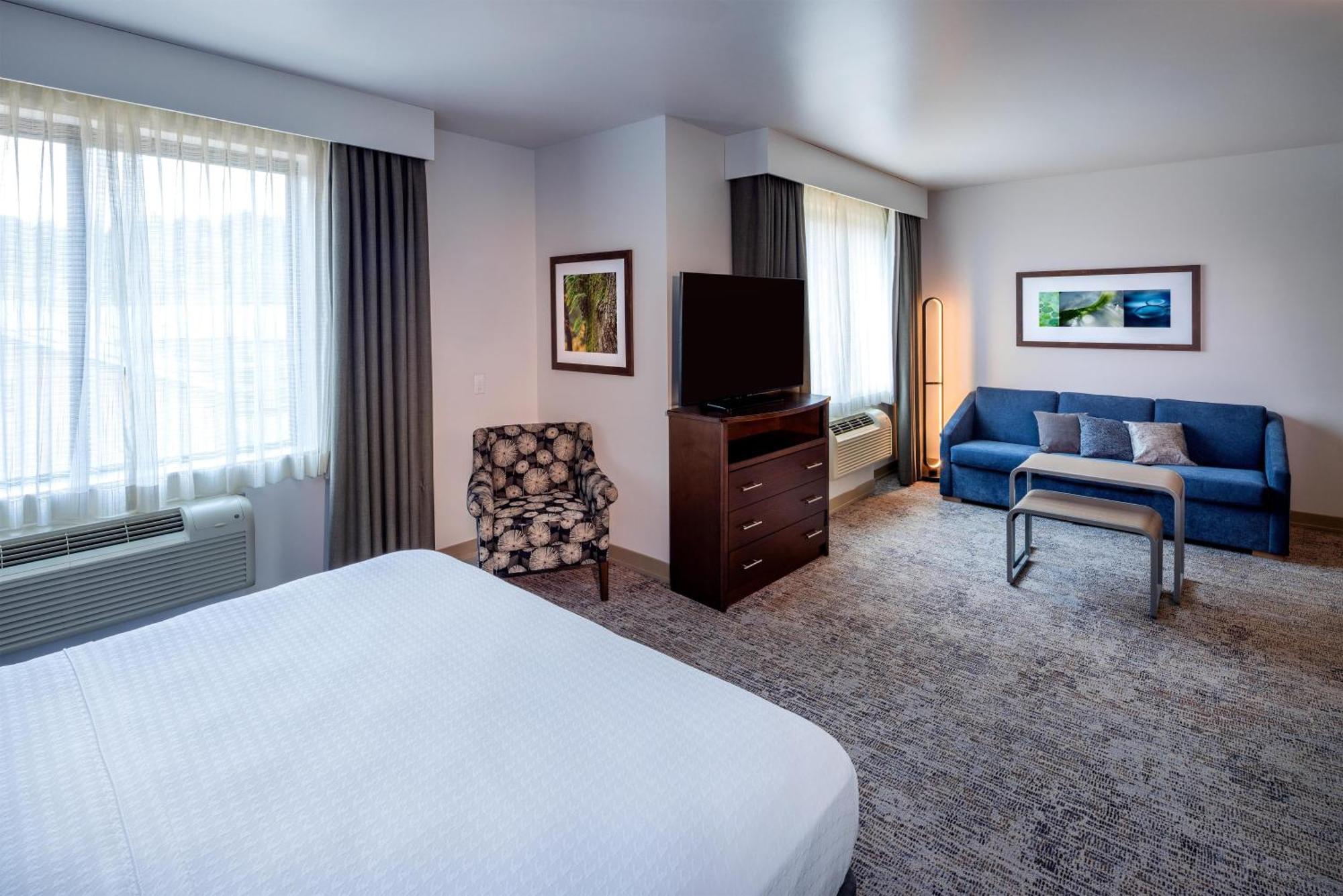 One-Bedroom King Corner Suite - Mobility Accessible