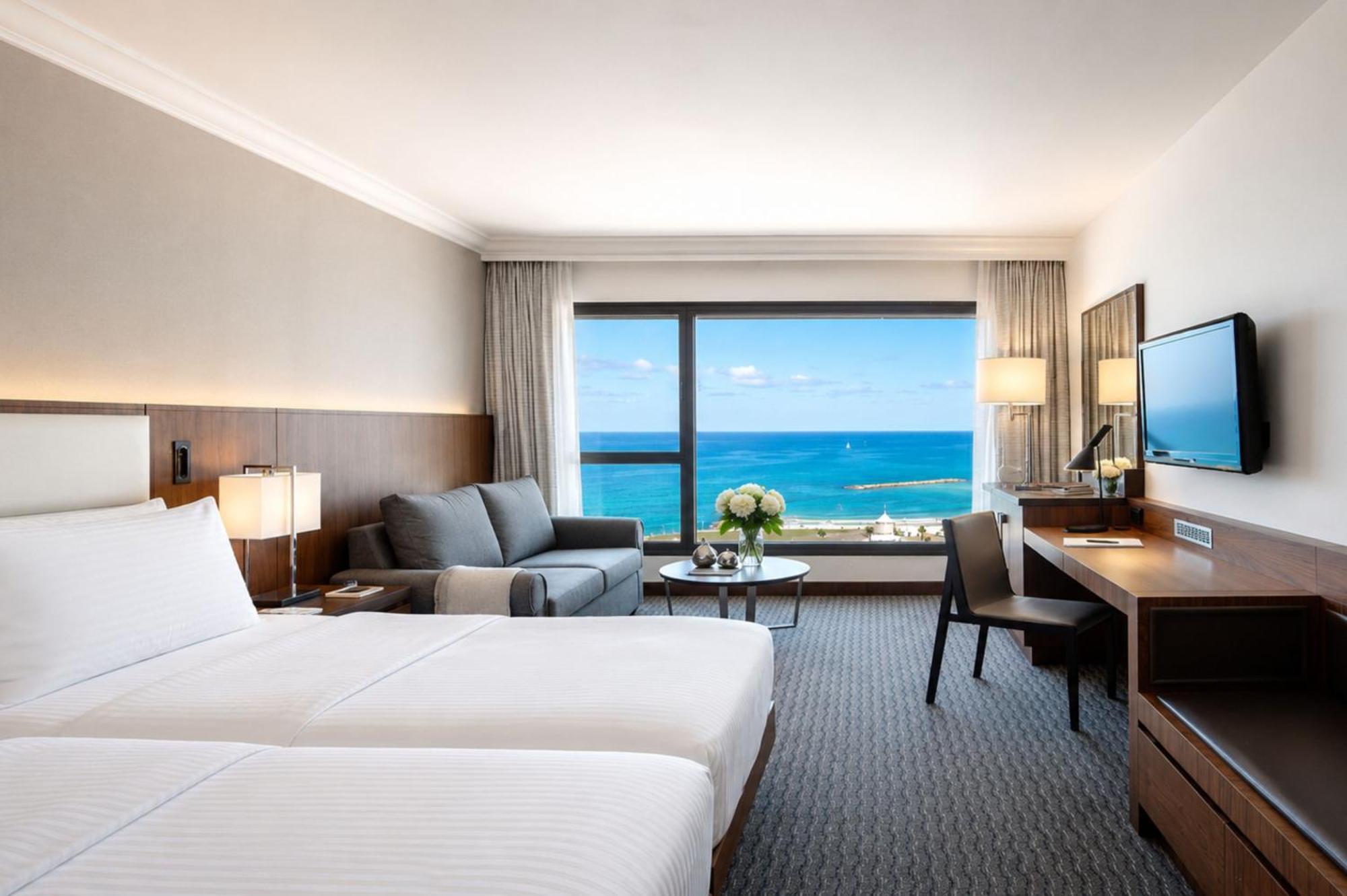 Premium Twin Room Club Lounge Access