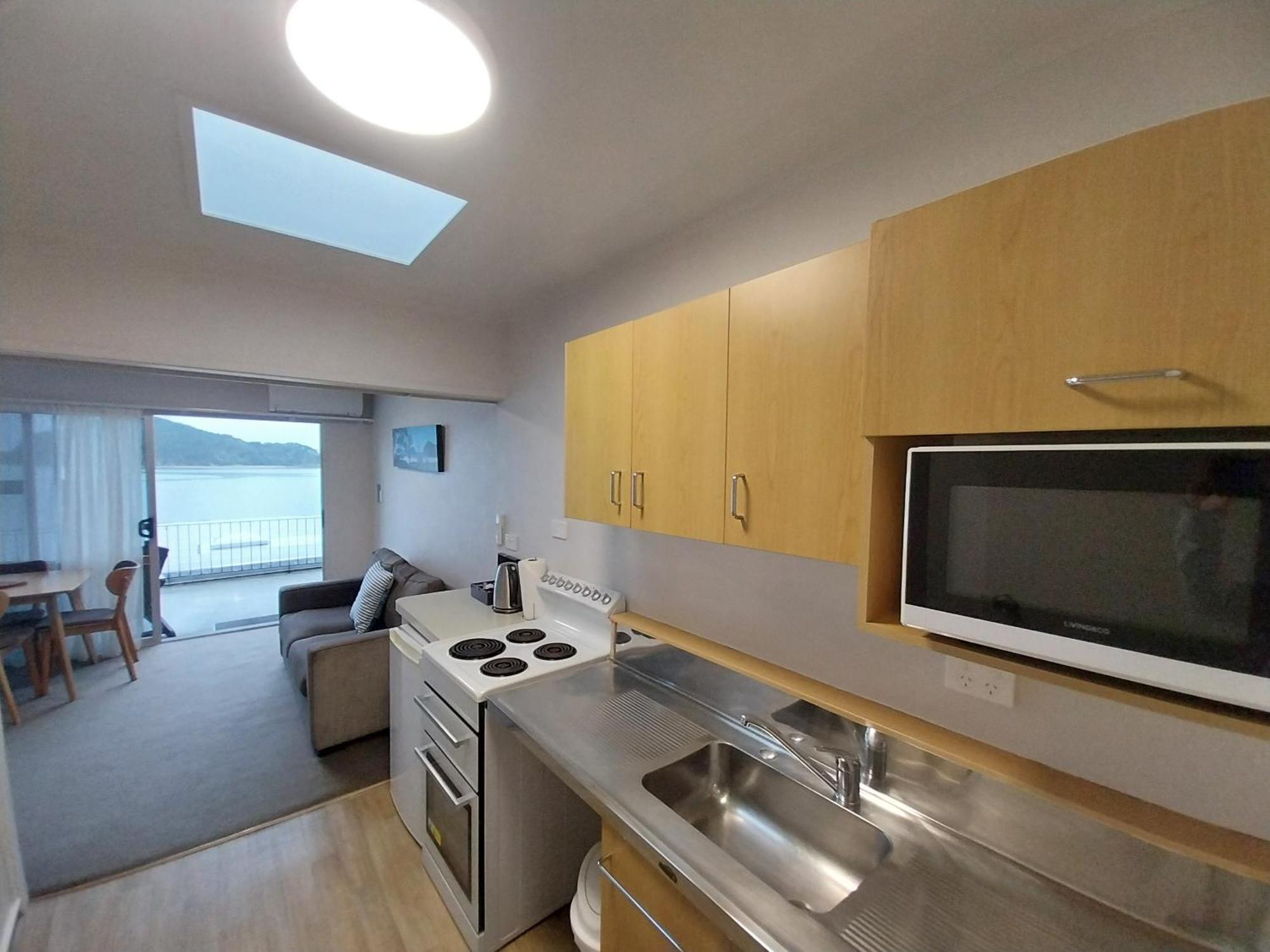 One-Bedroom Apartment Sea View