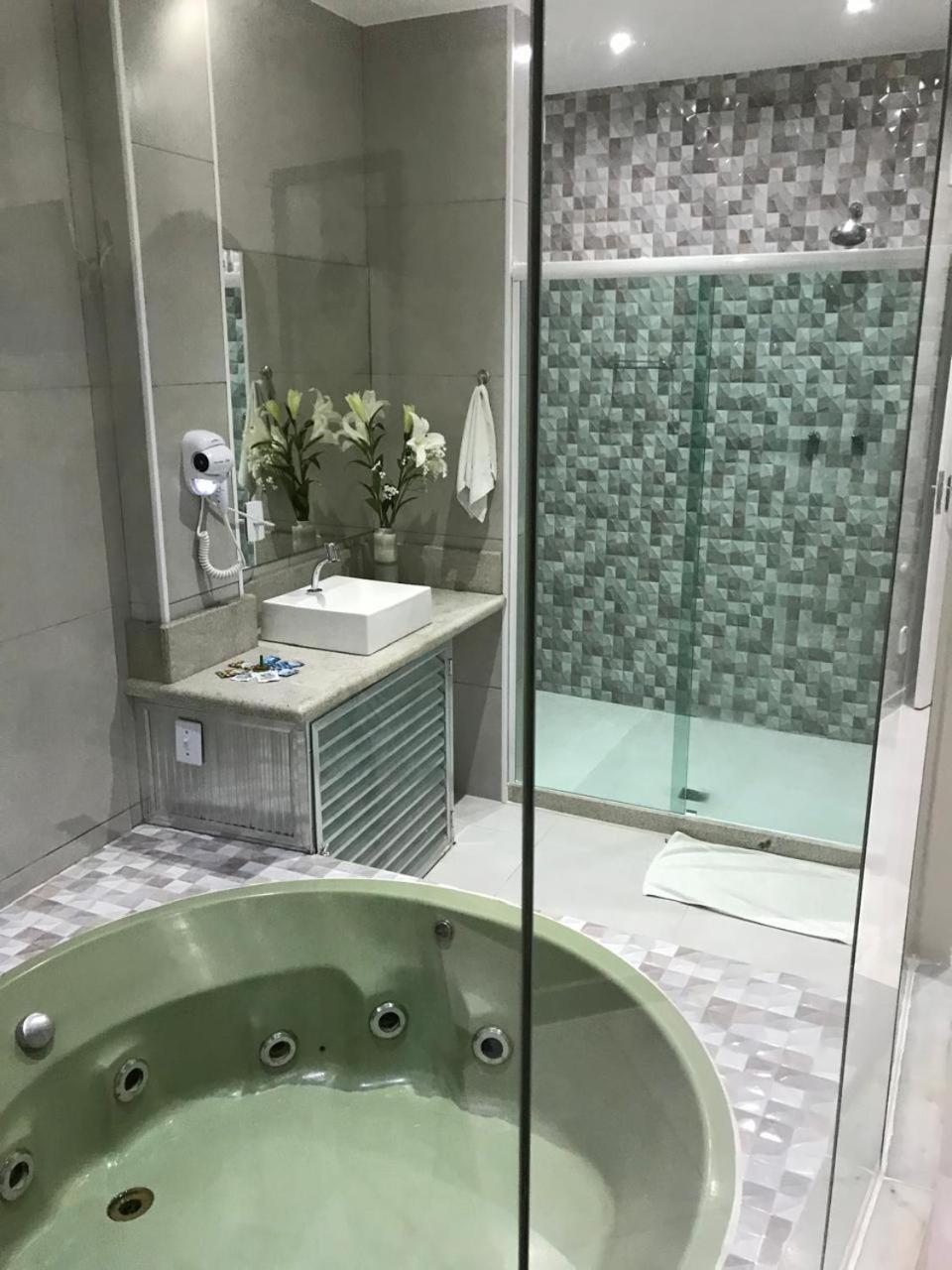 Deluxe Suite Spa Bath