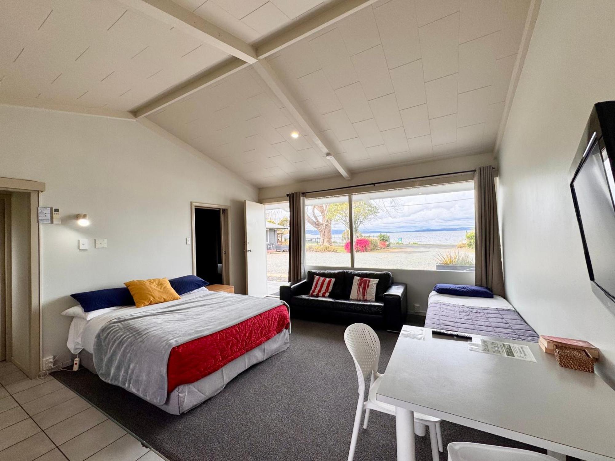 Studio Apartment Comfort Partial Lake View