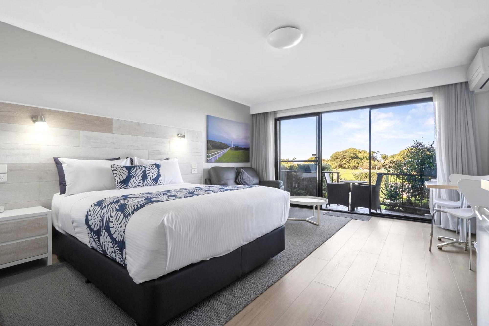 Garden View room Spa Bath & Patio