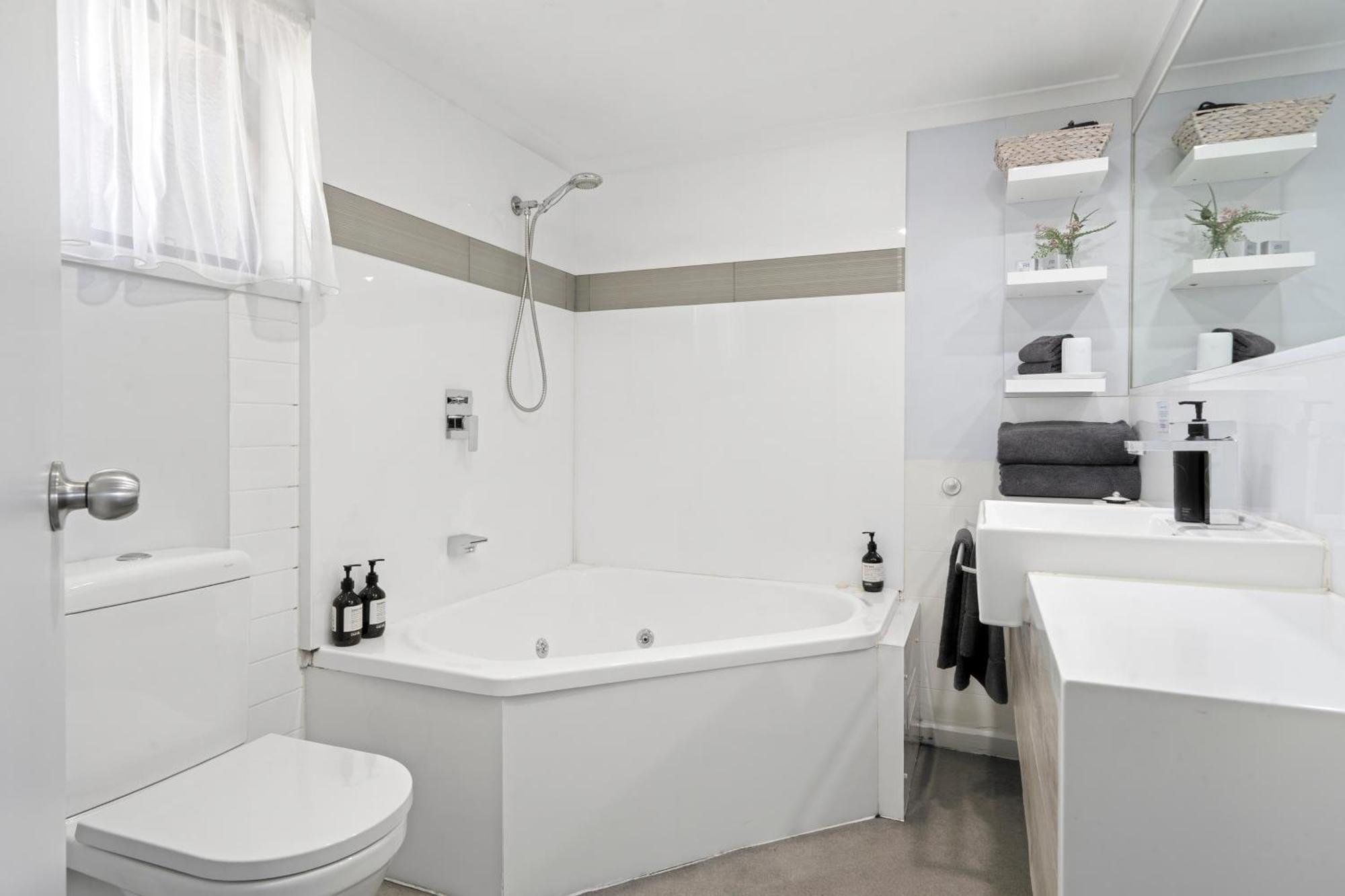 Garden View room Spa Bath & Patio
