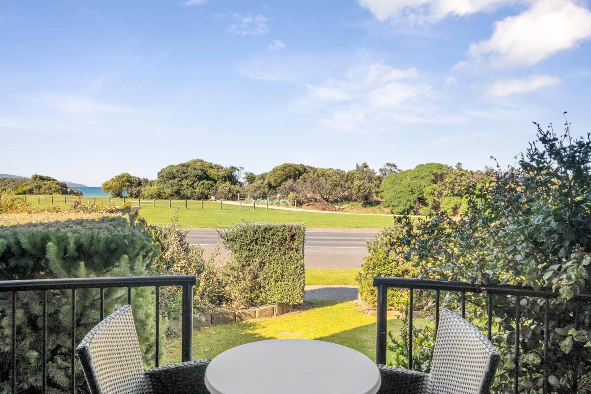 Garden View room Spa Bath & Patio