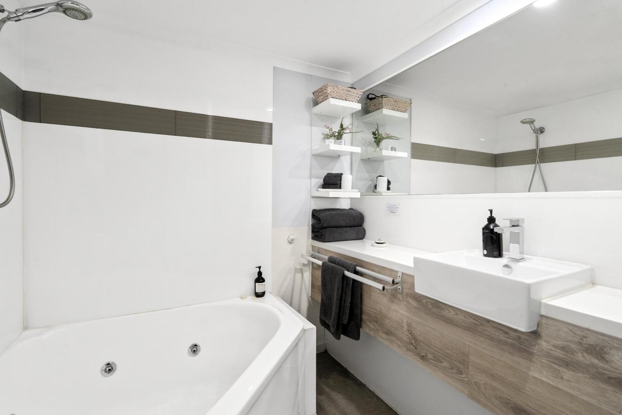 Garden View room Spa Bath & Patio
