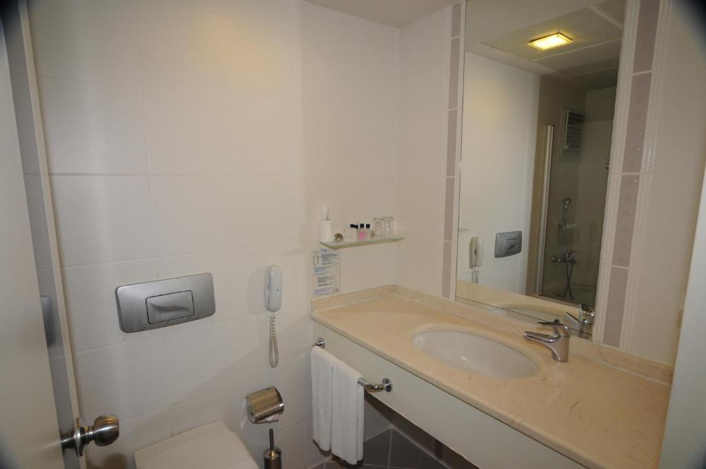 Habitación Doble Estándar con vistas parciales al mar - 1 o 2 camas