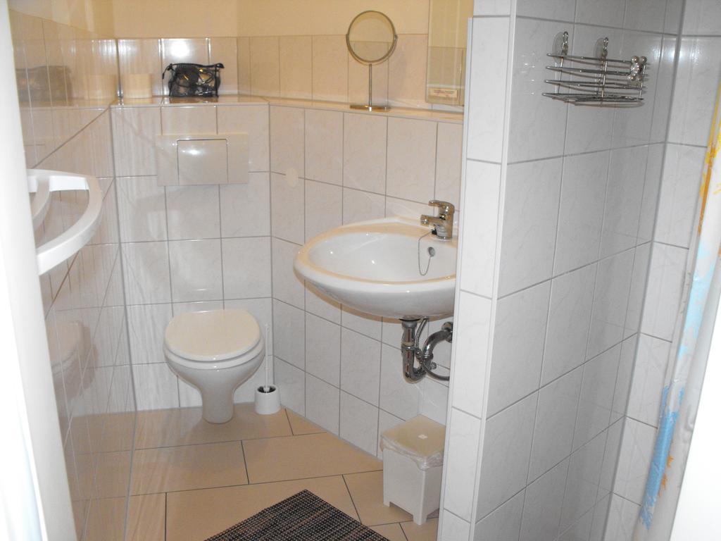 Basic Double Room,184644624:JPEG
