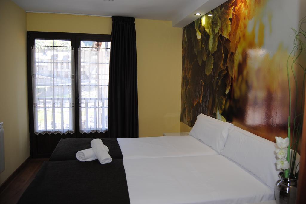 Deluxe Double Room,188217716:JPEG
